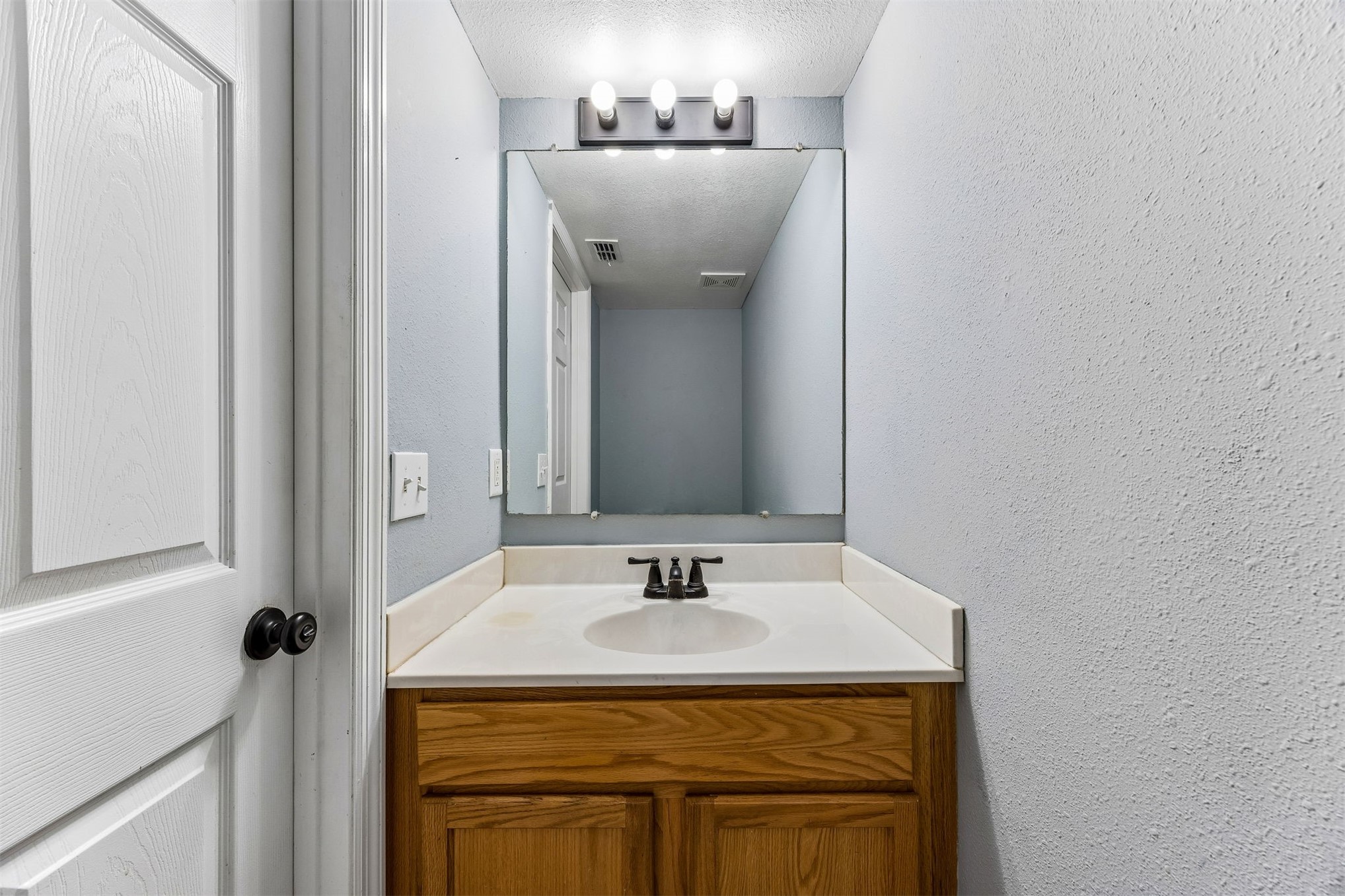 3338 HICKORY LEAF COURT