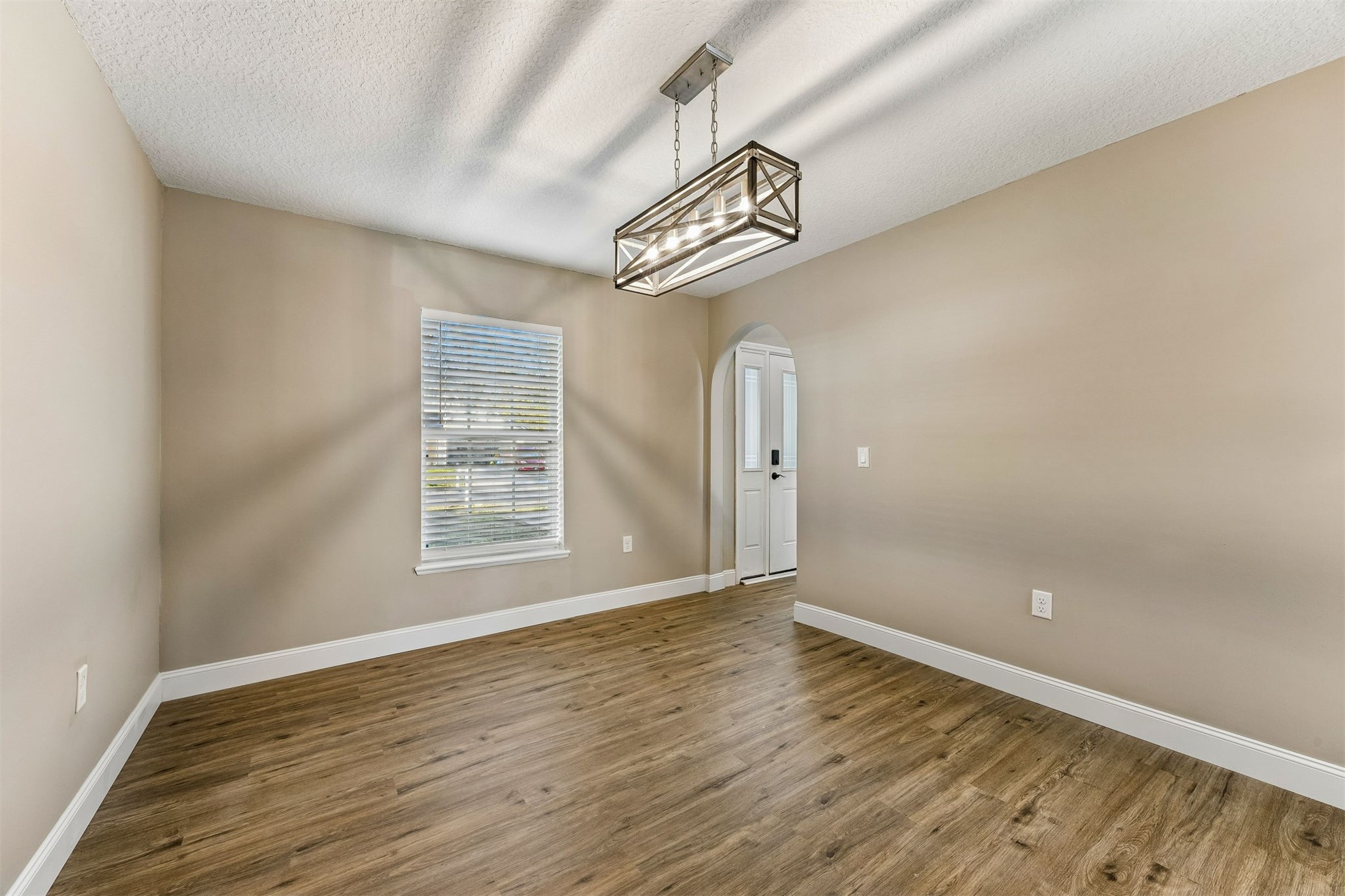 3338 HICKORY LEAF COURT