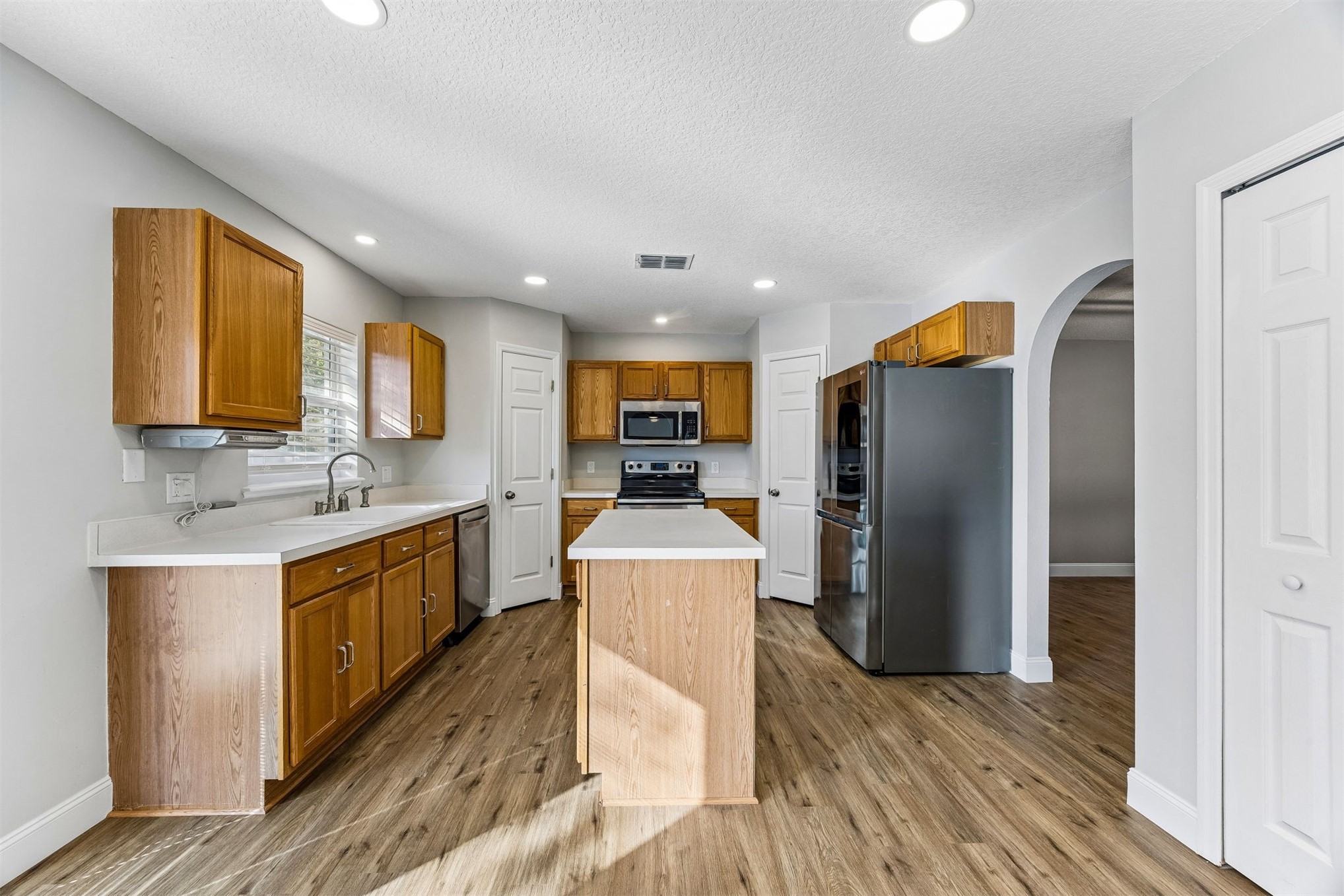 3338 HICKORY LEAF COURT