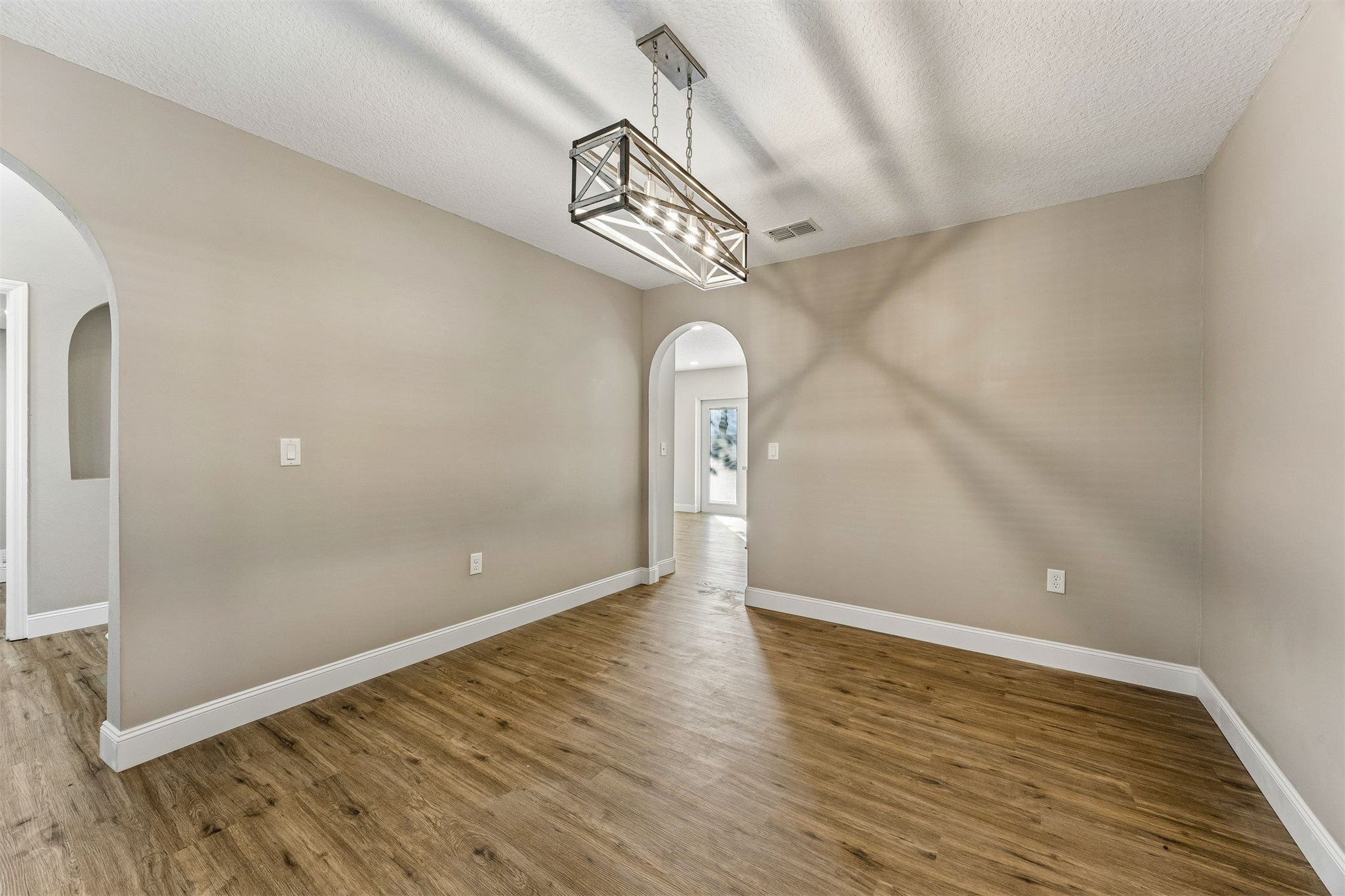 3338 HICKORY LEAF COURT