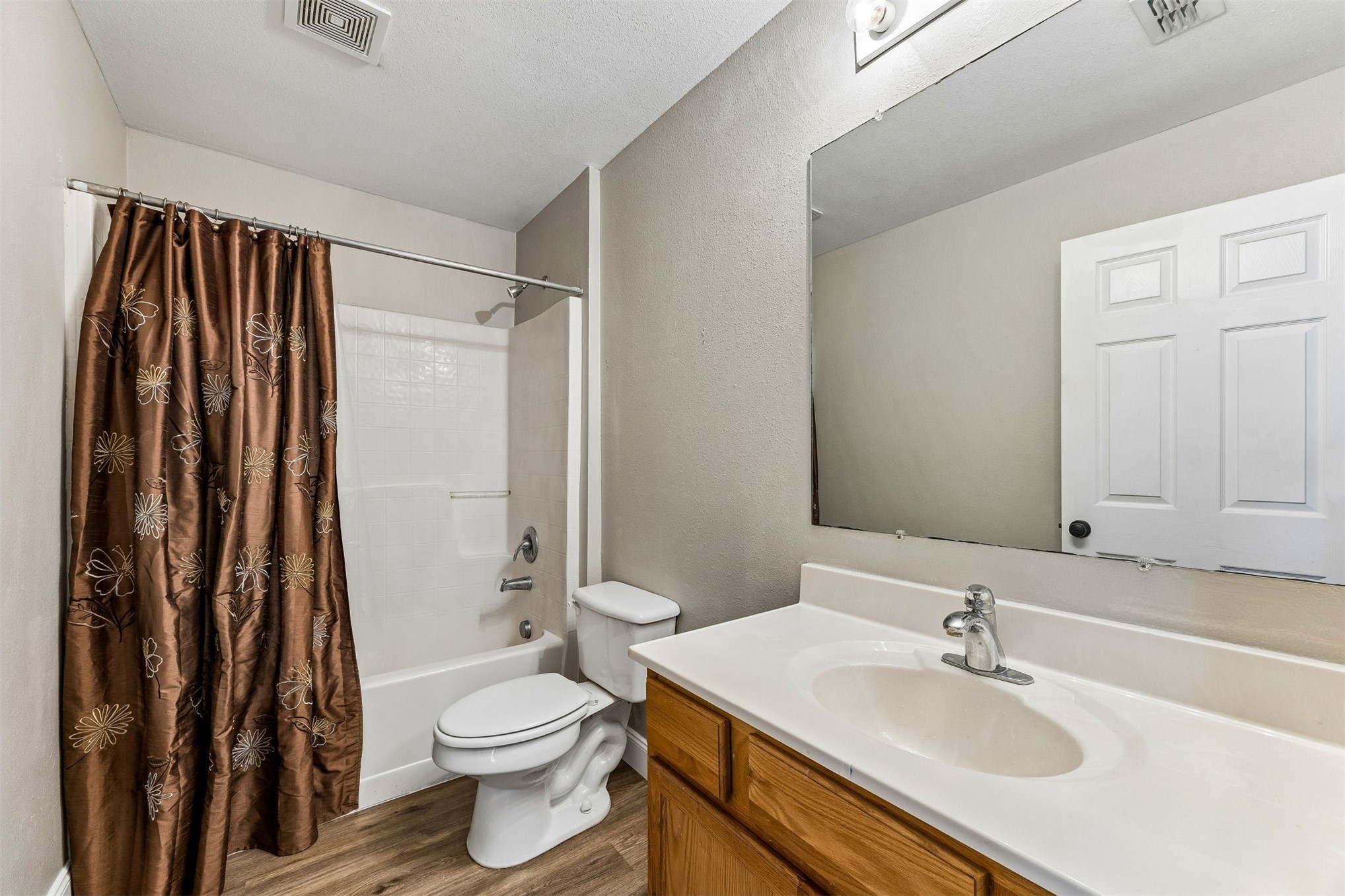 3338 HICKORY LEAF COURT