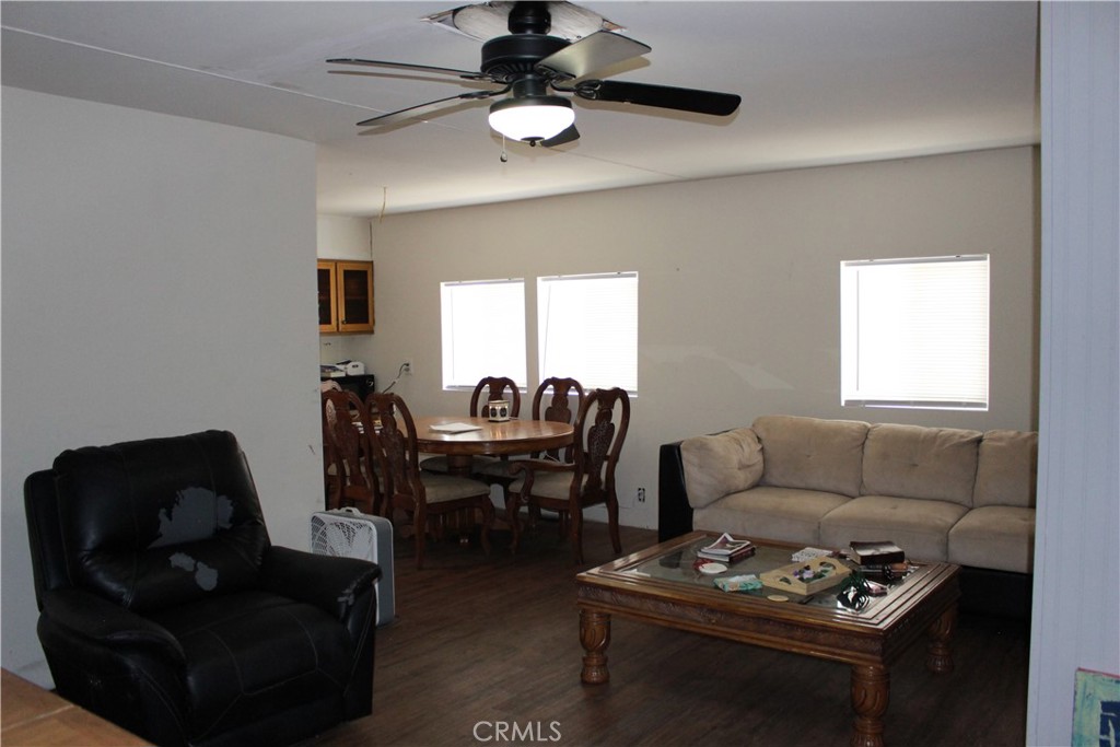 1895 W Devonshire Avenue 98