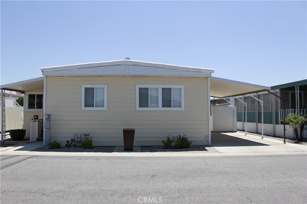 1895 W Devonshire Avenue 98