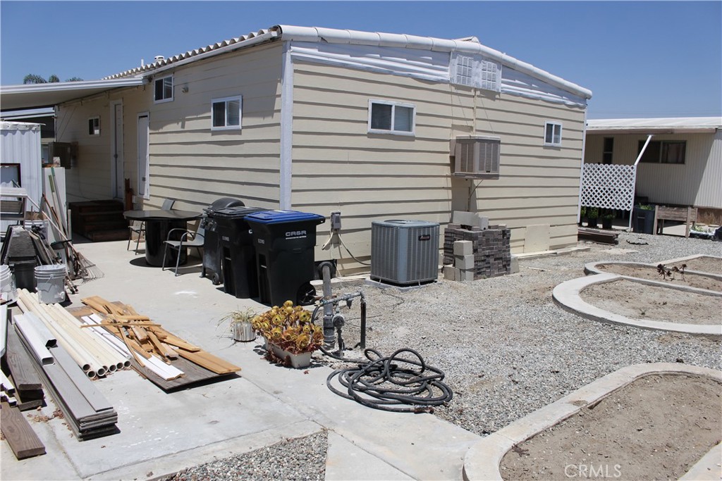 1895 W Devonshire Avenue 98