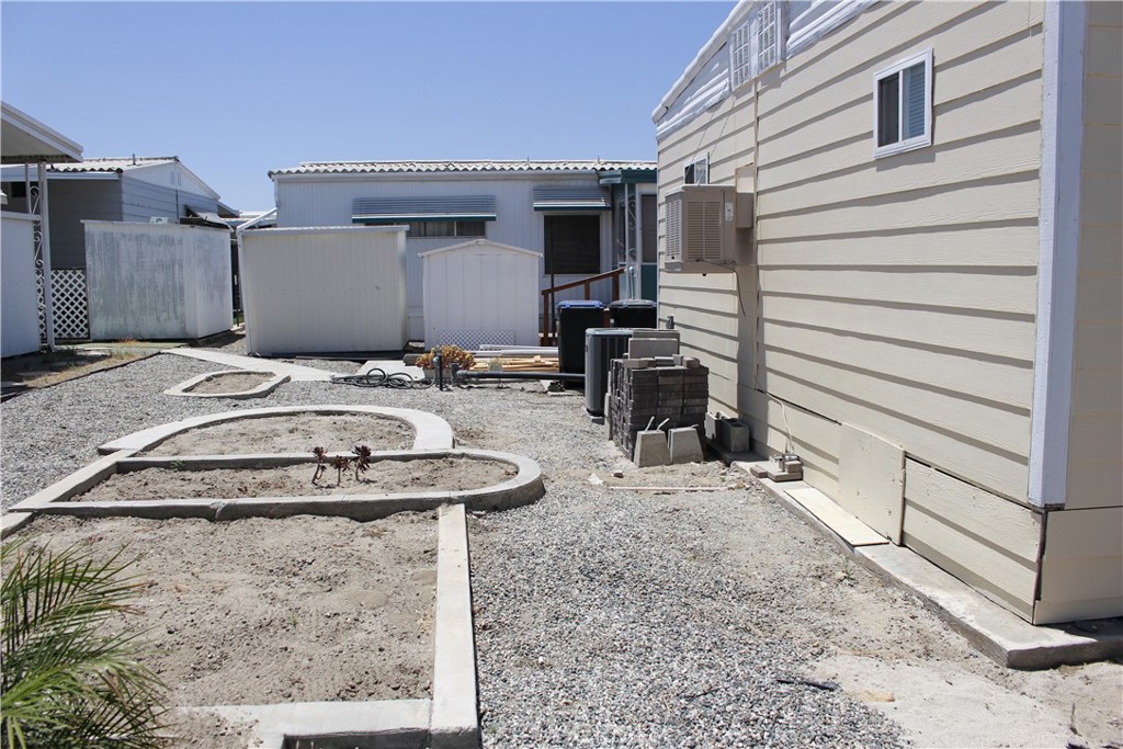 1895 W Devonshire Avenue 98