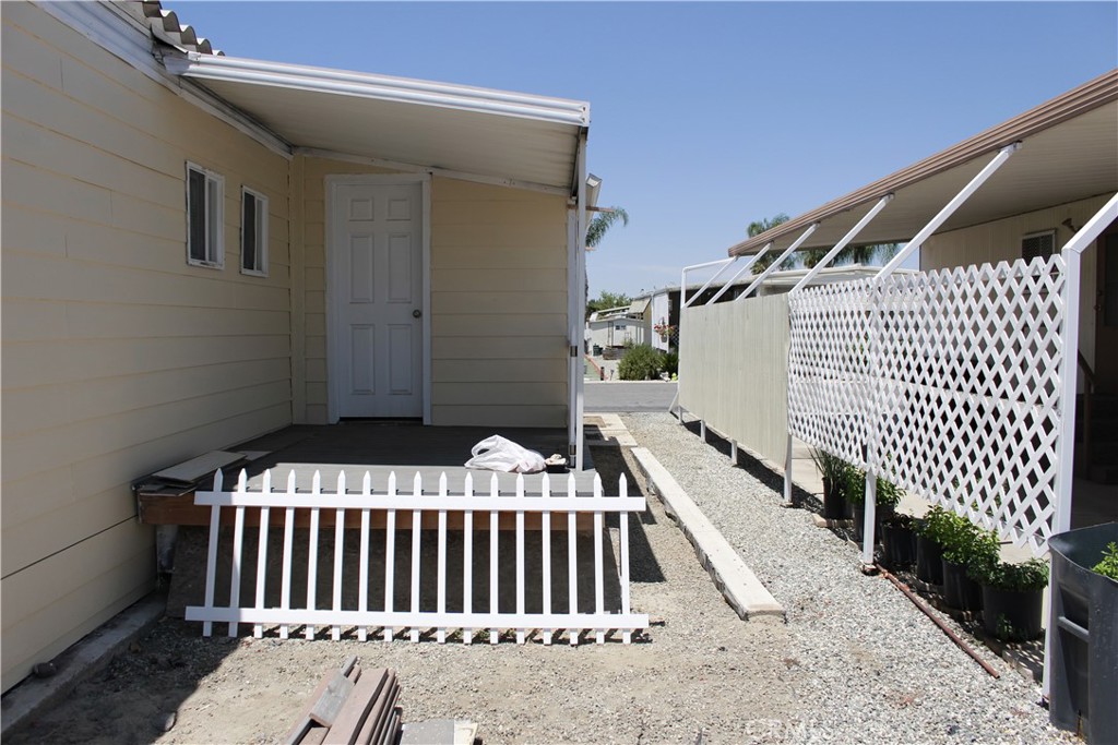 1895 W Devonshire Avenue 98