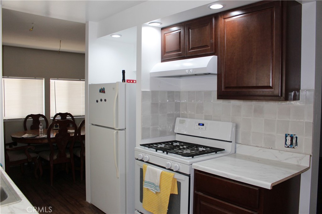 1895 W Devonshire Avenue 98