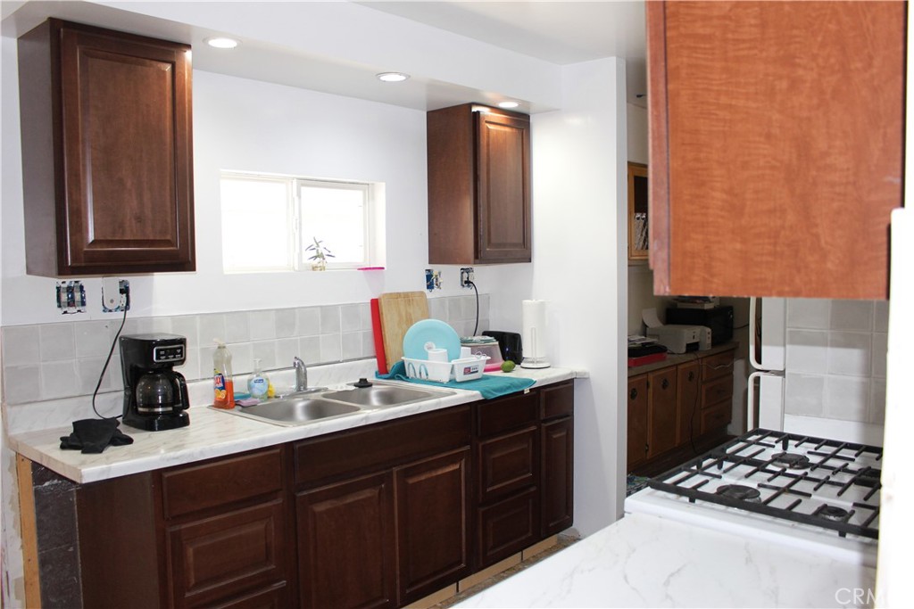 1895 W Devonshire Avenue 98