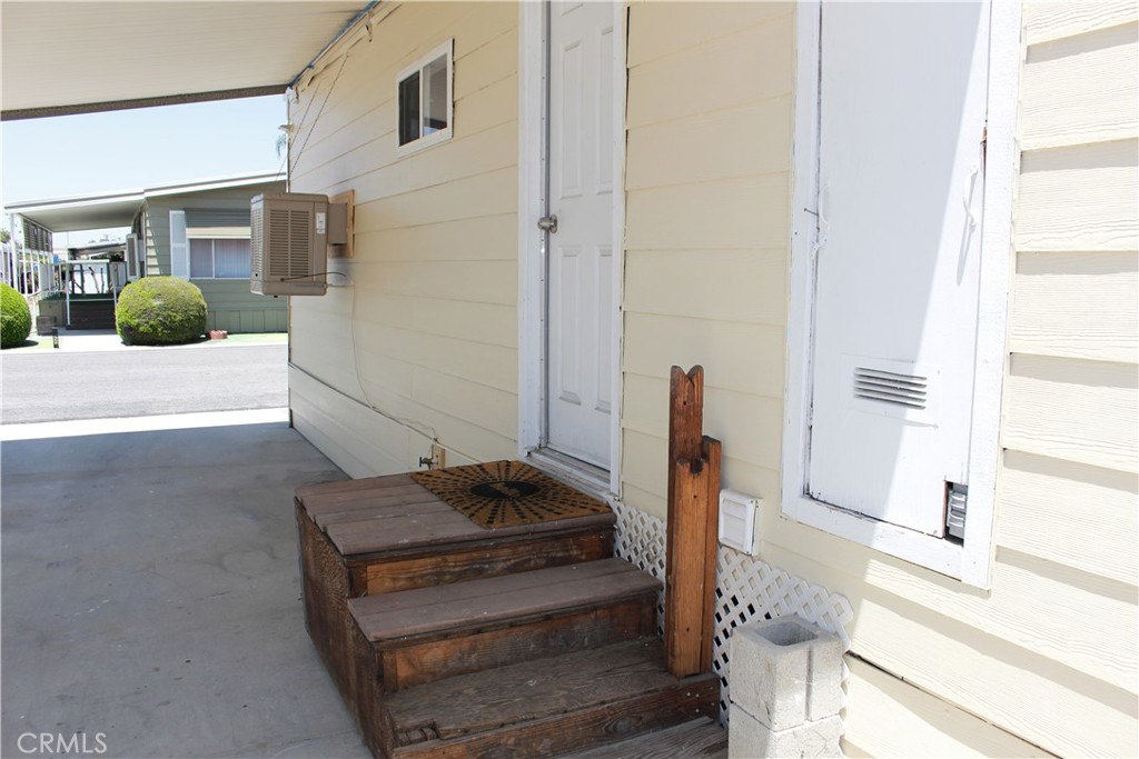 1895 W Devonshire Avenue 98