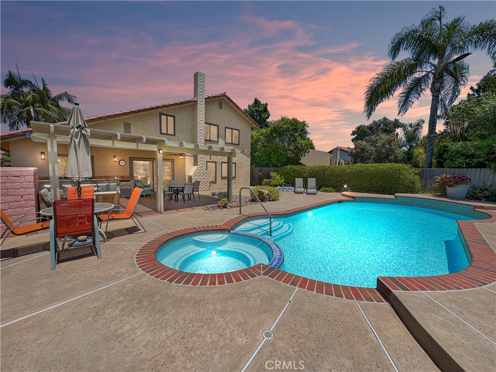 2411 La Pluma Lane
