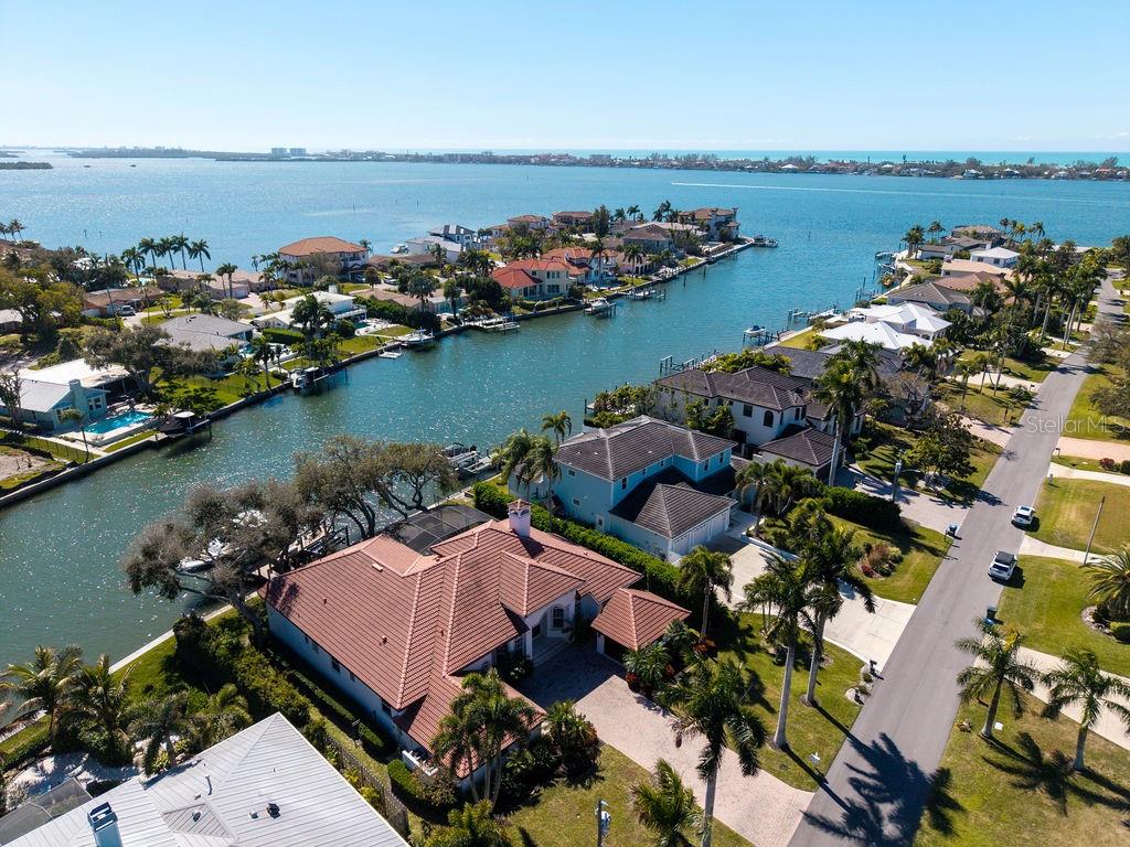7637 COVE TER