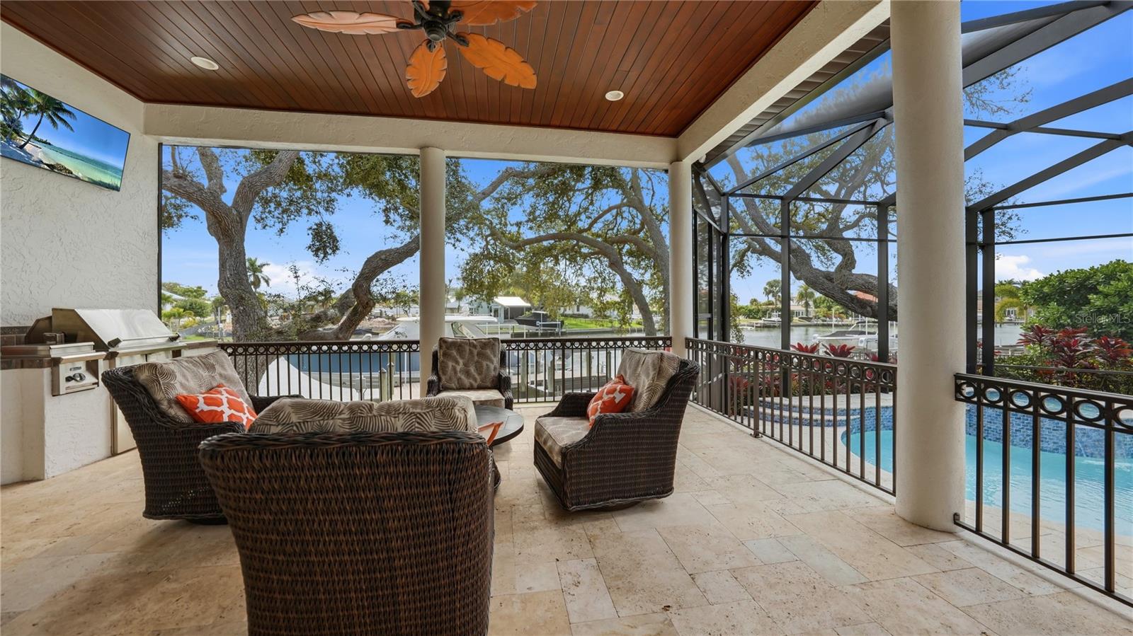 7637 COVE TER