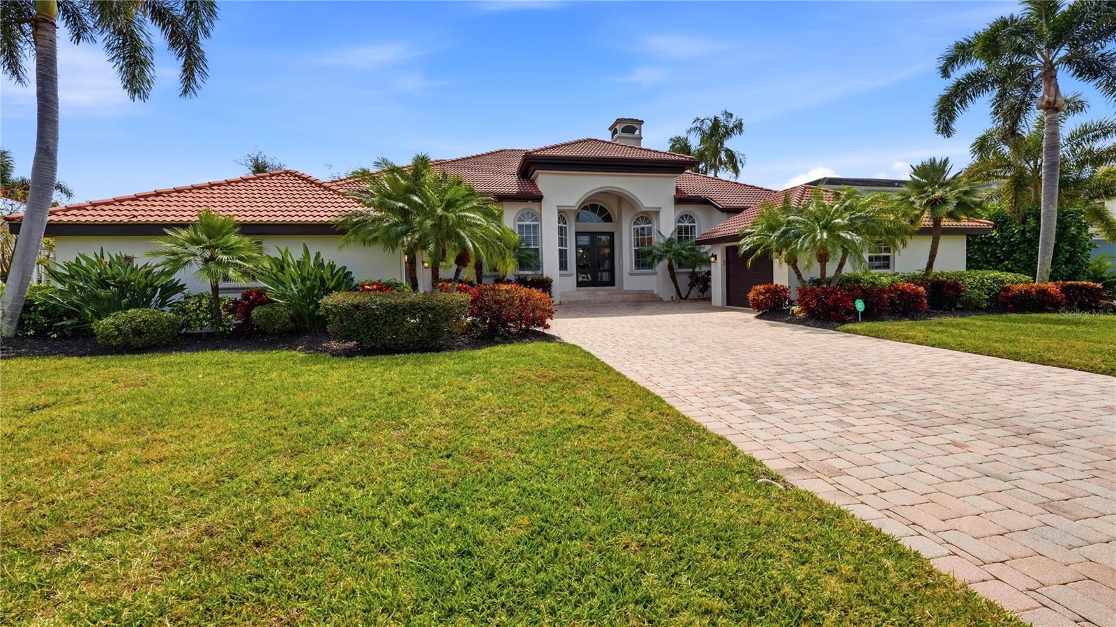 7637 COVE TER