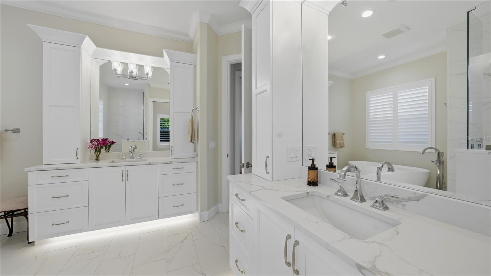 7637 COVE TER