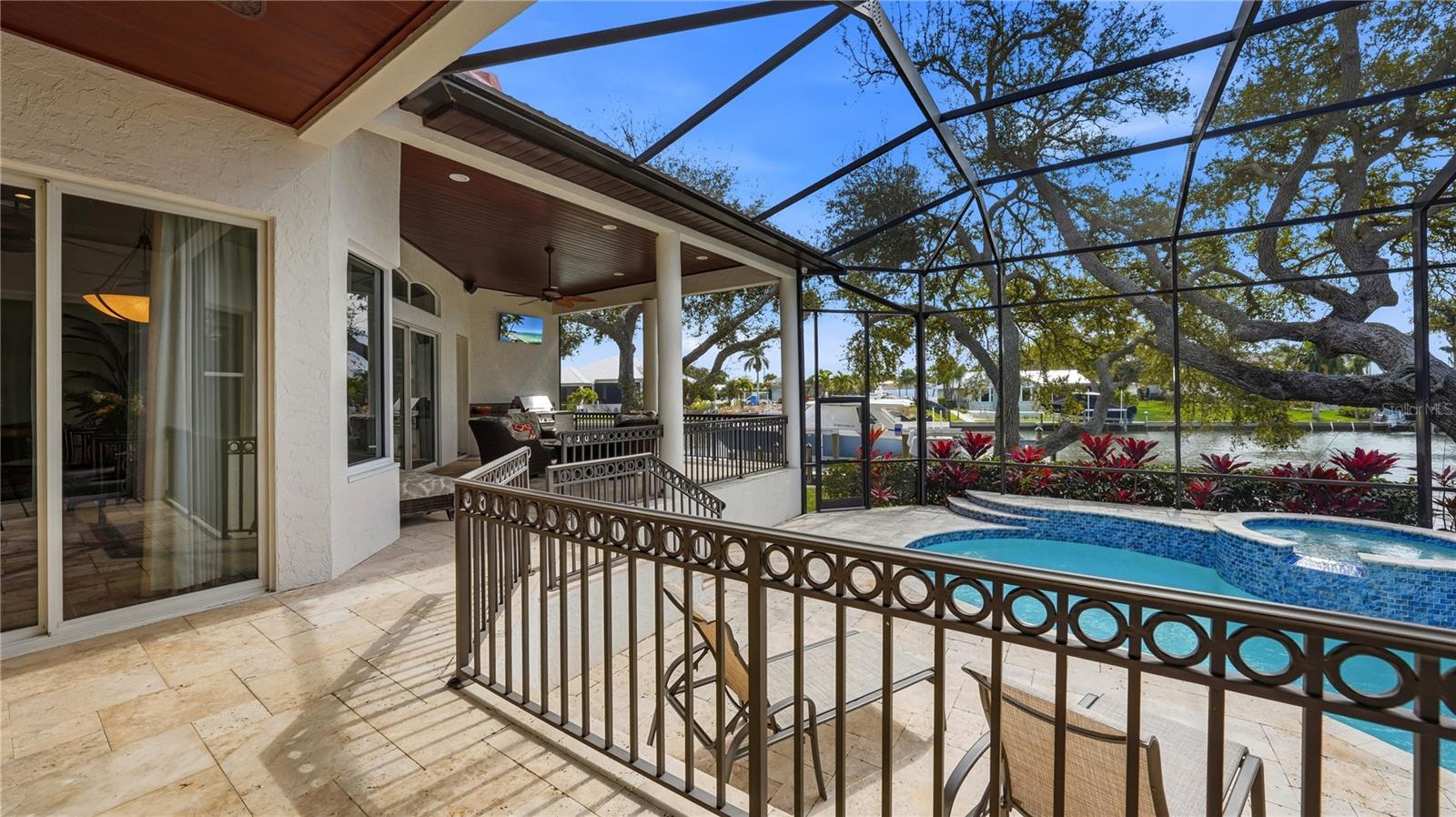 7637 COVE TER