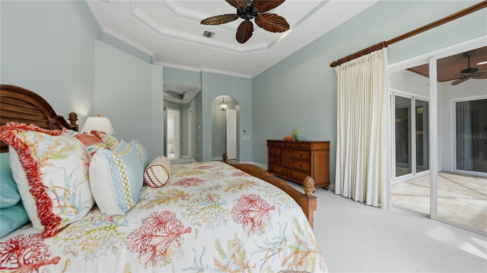 7637 COVE TER