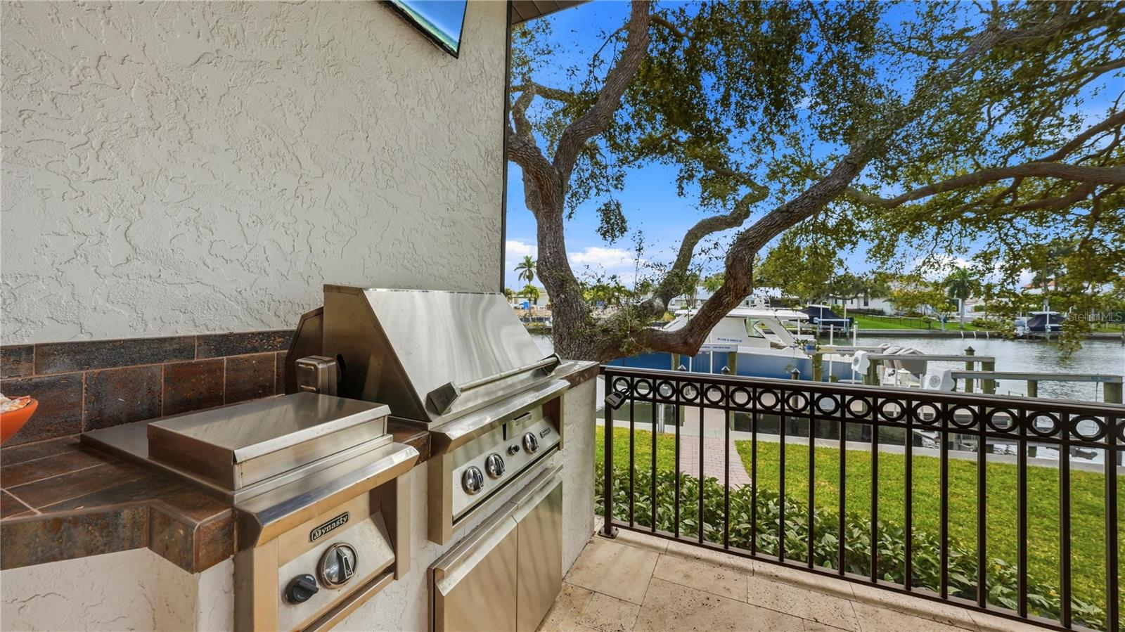 7637 COVE TER