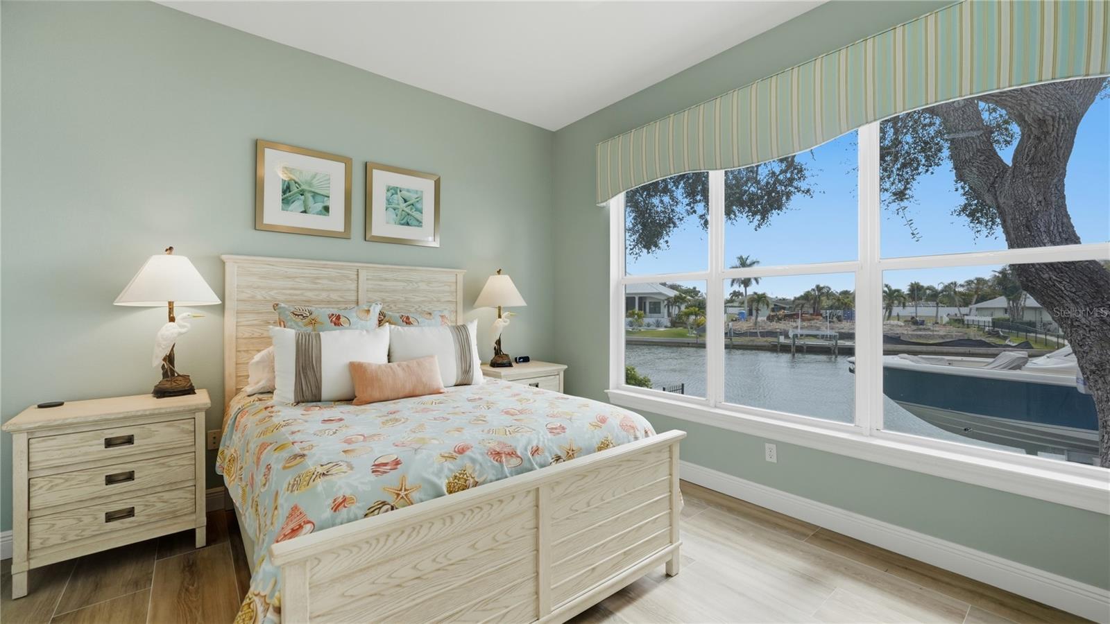 7637 COVE TER