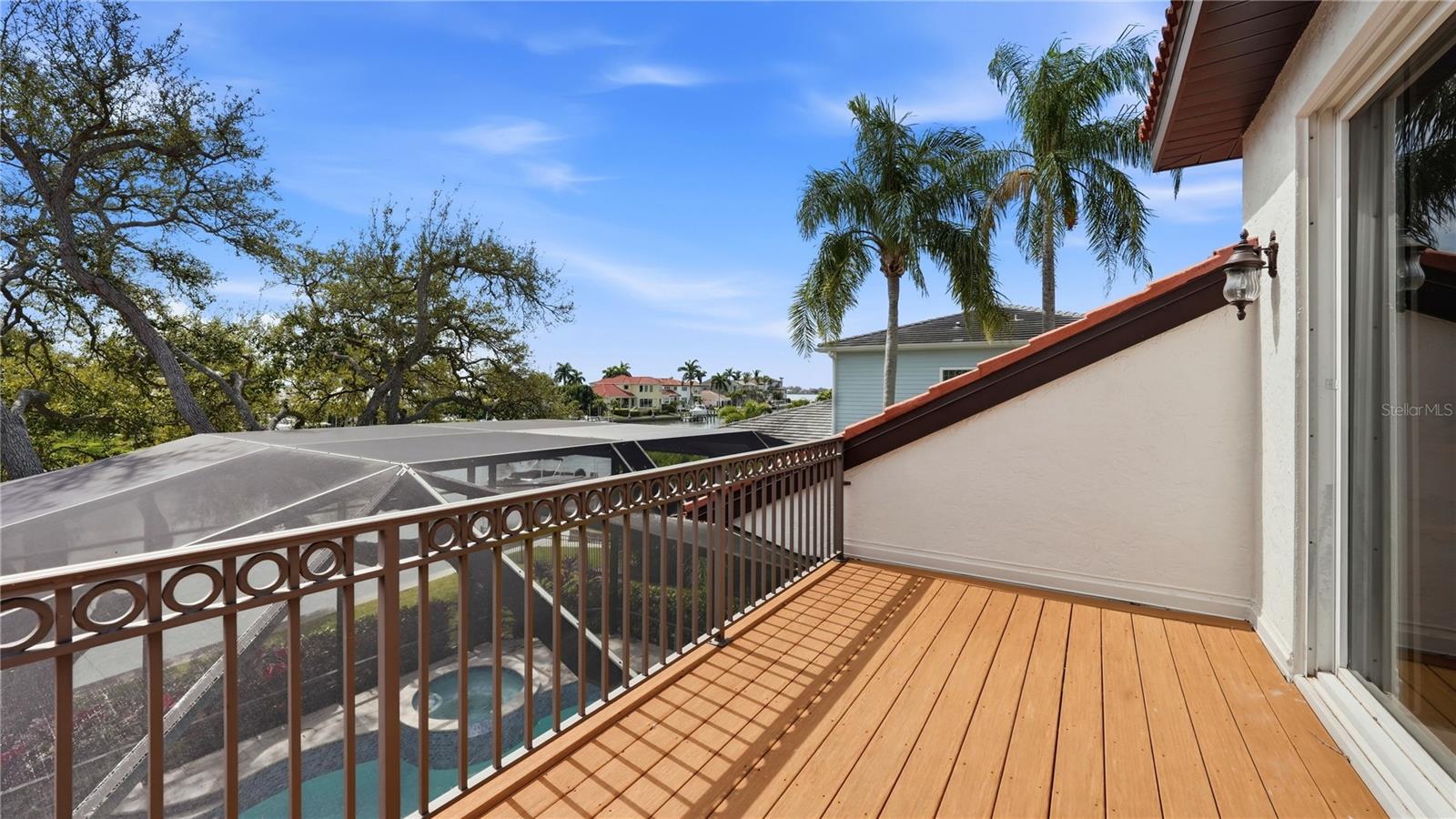 7637 COVE TER