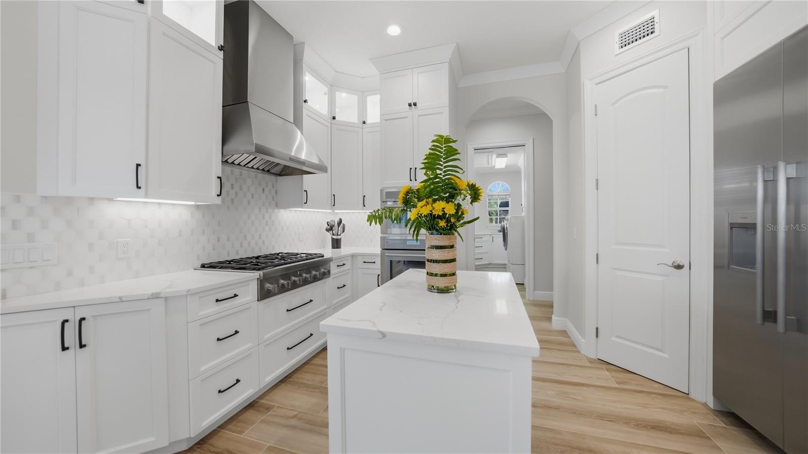 7637 COVE TER