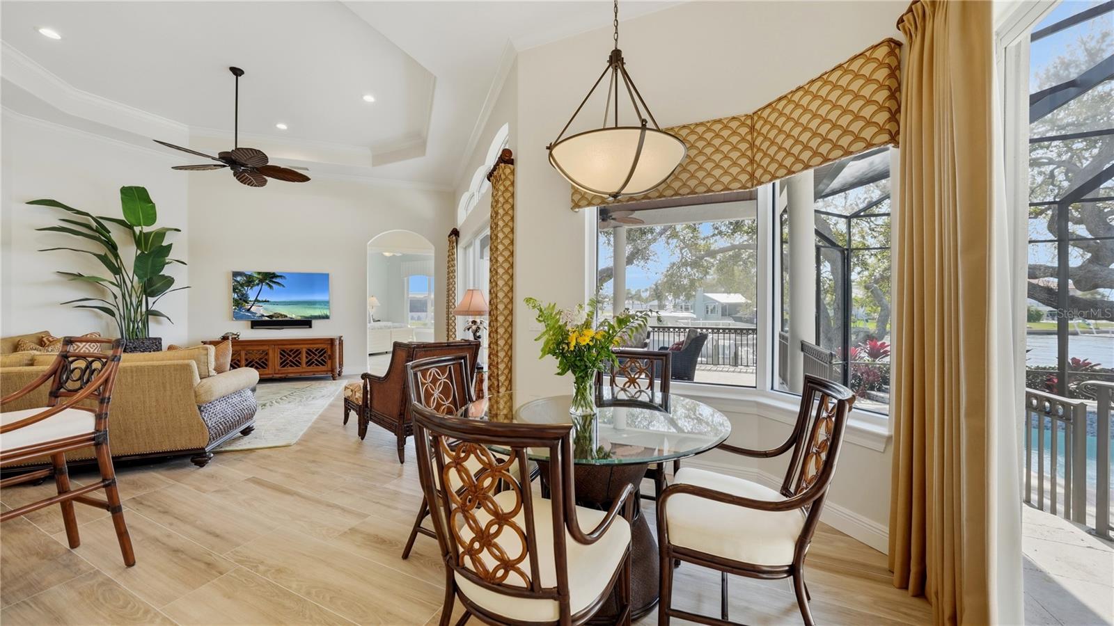 7637 COVE TER