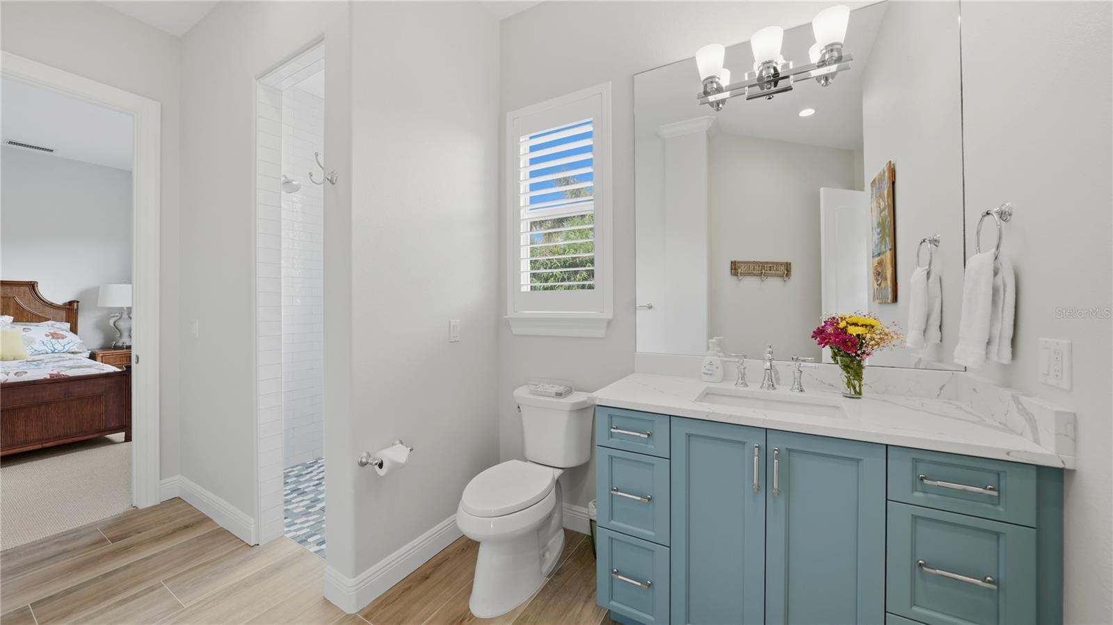 7637 COVE TER
