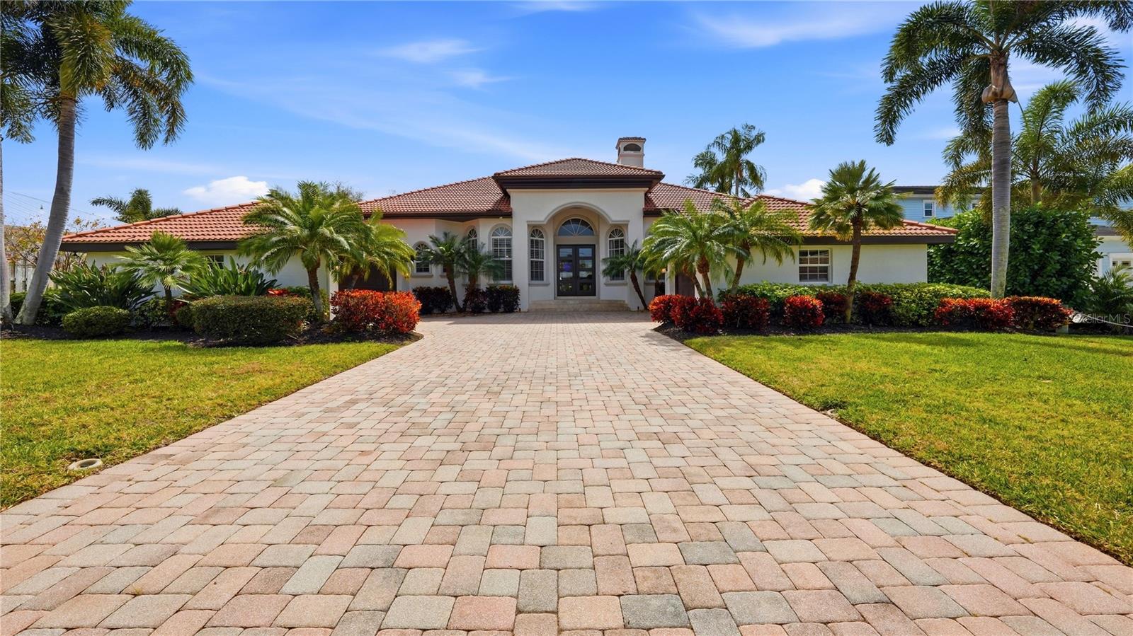 7637 COVE TER