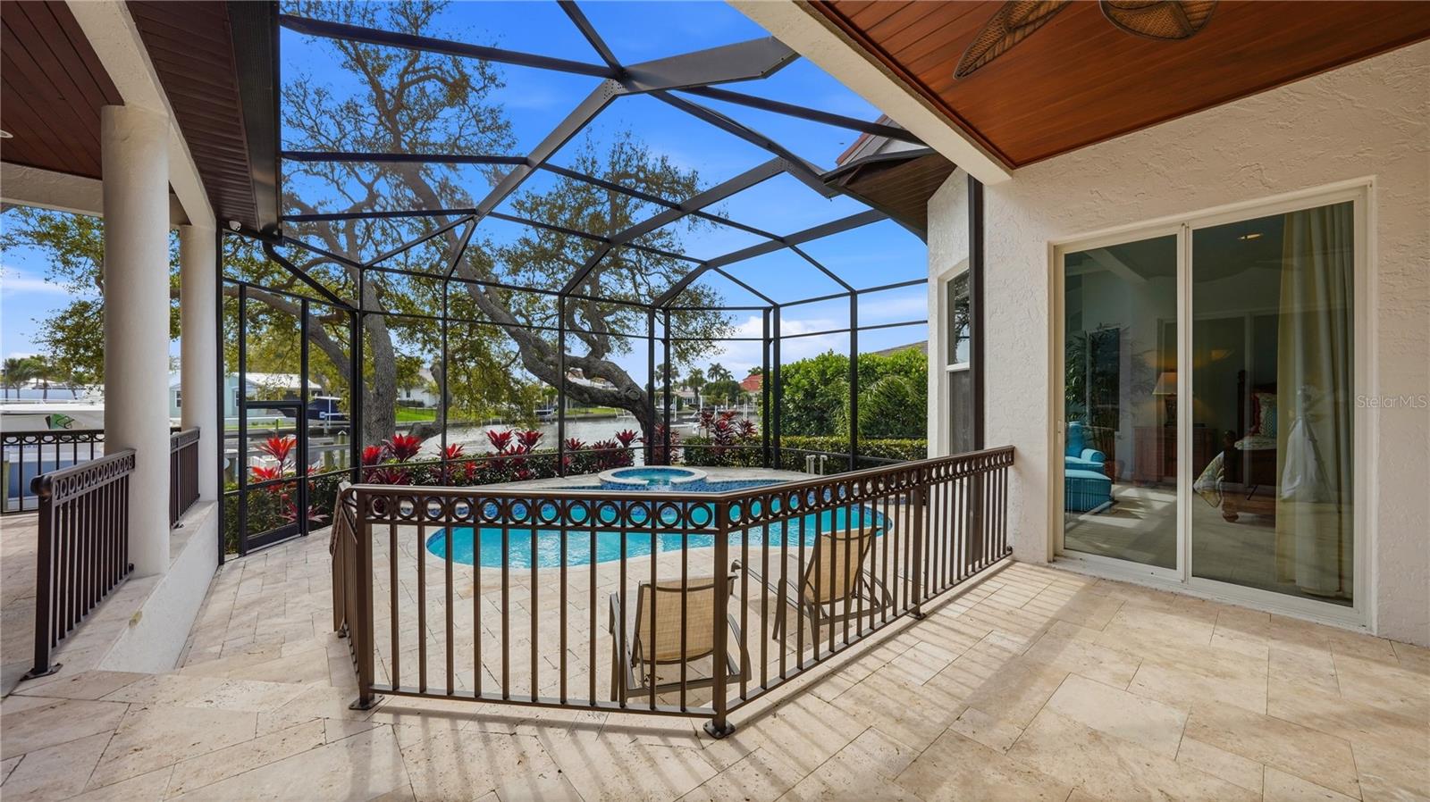 7637 COVE TER