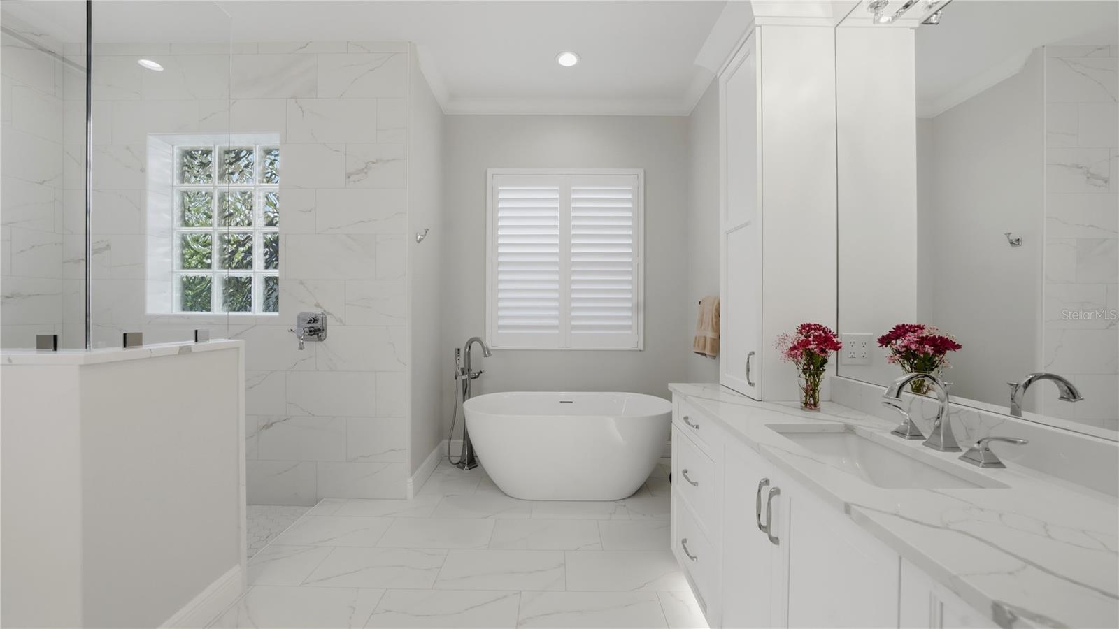 7637 COVE TER