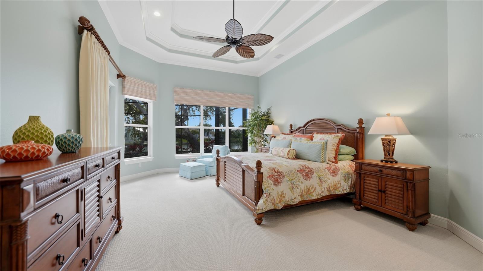 7637 COVE TER