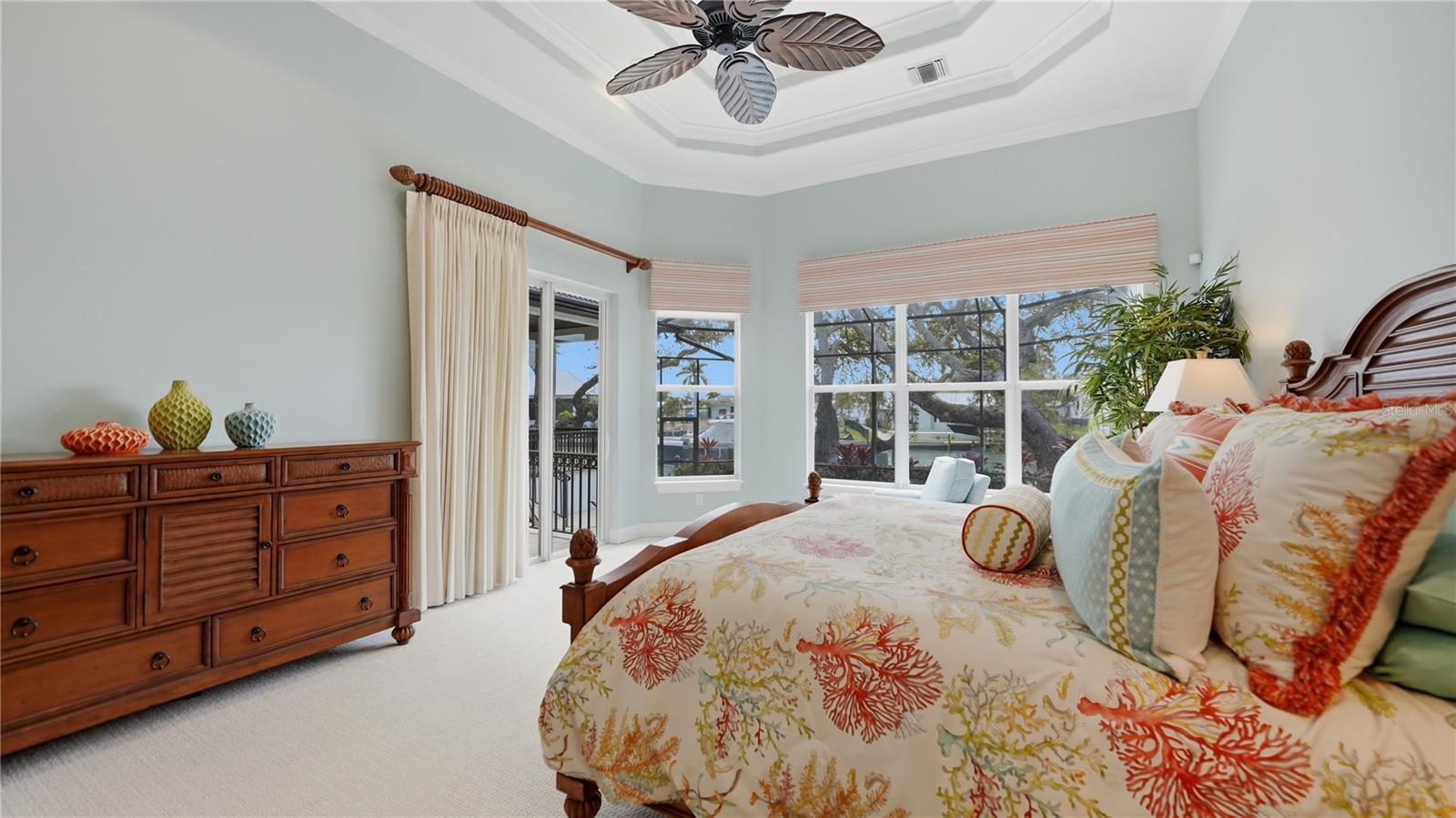 7637 COVE TER