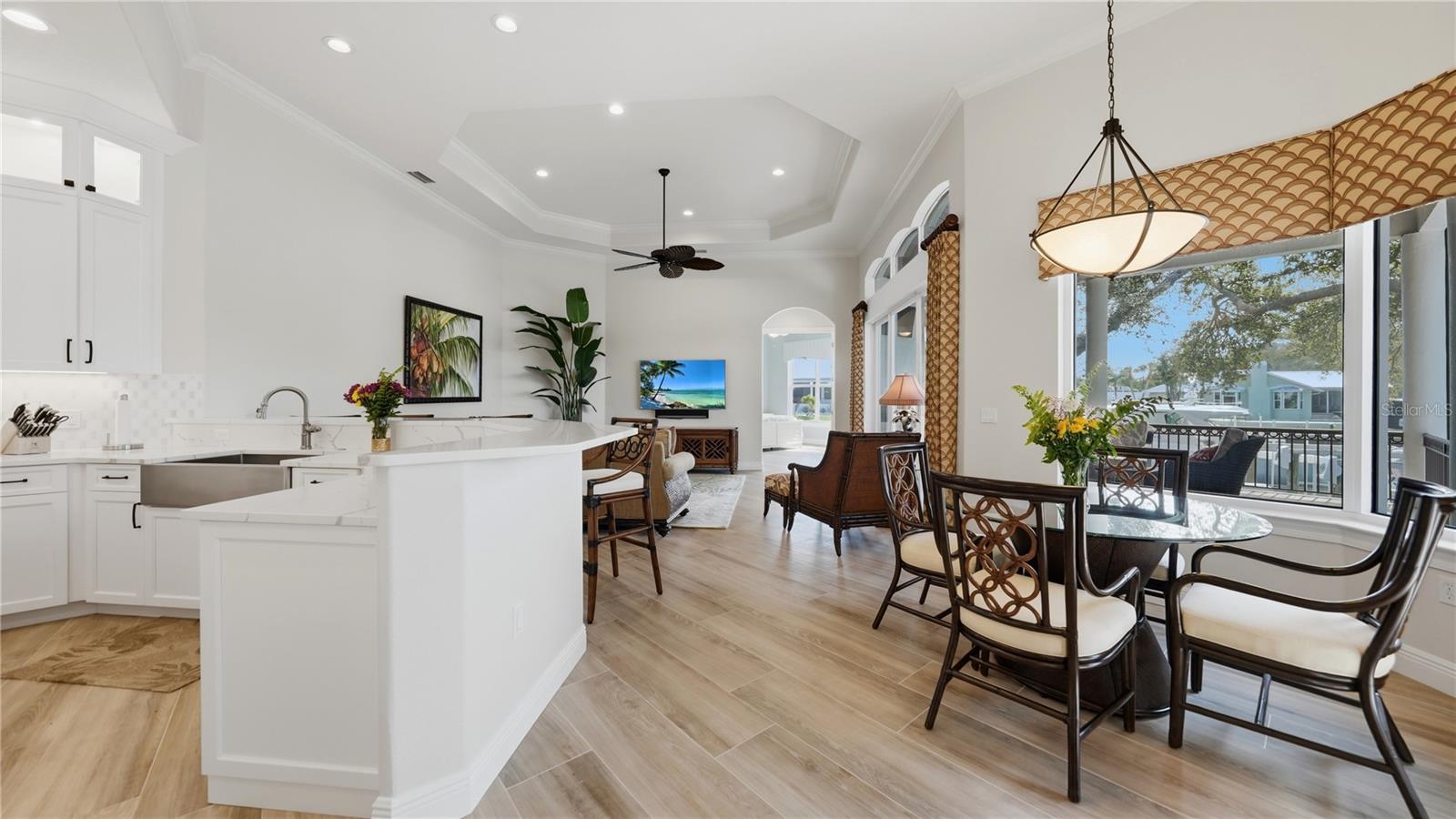 7637 COVE TER