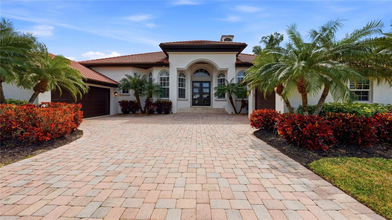 7637 COVE TER