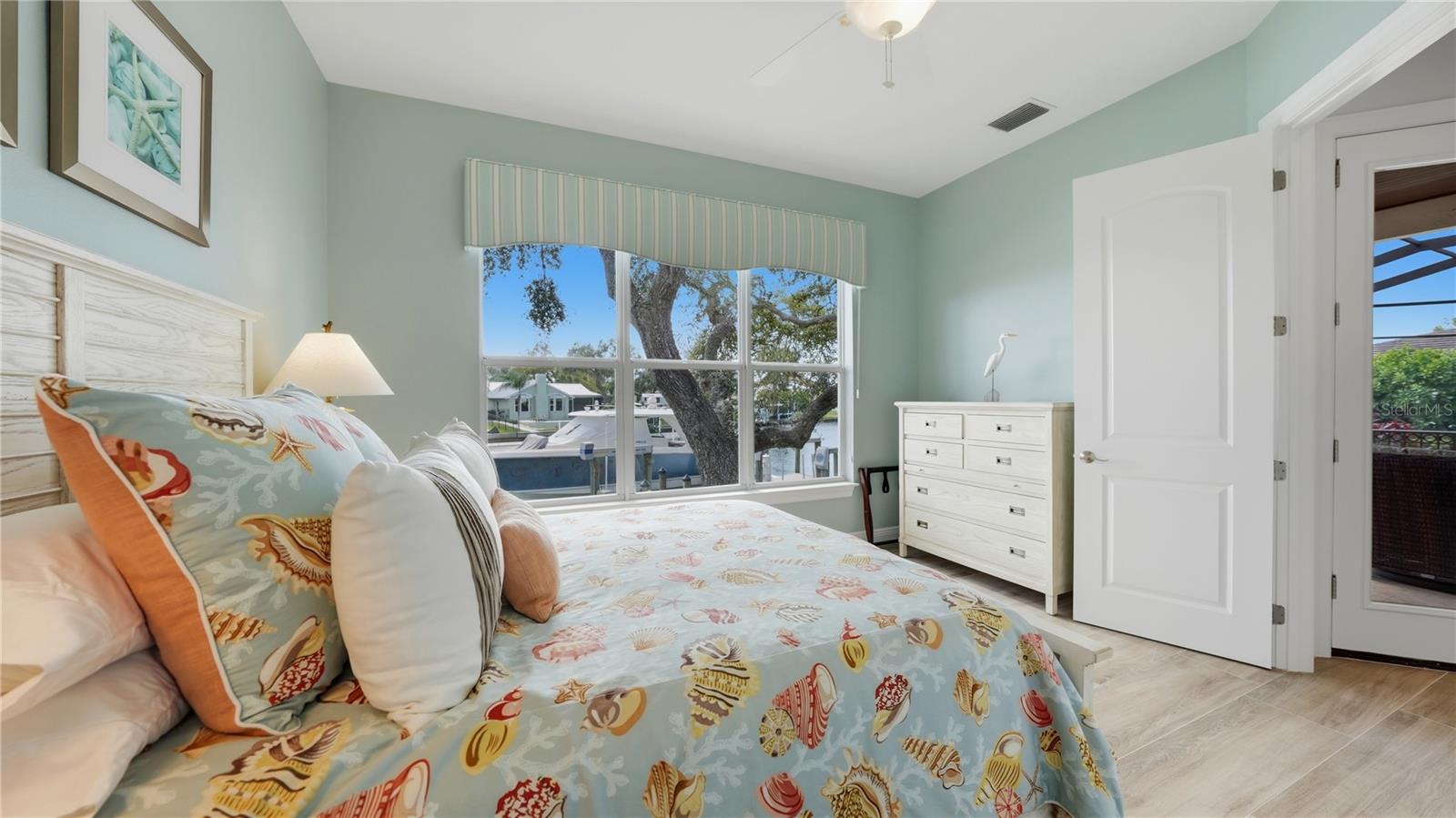 7637 COVE TER