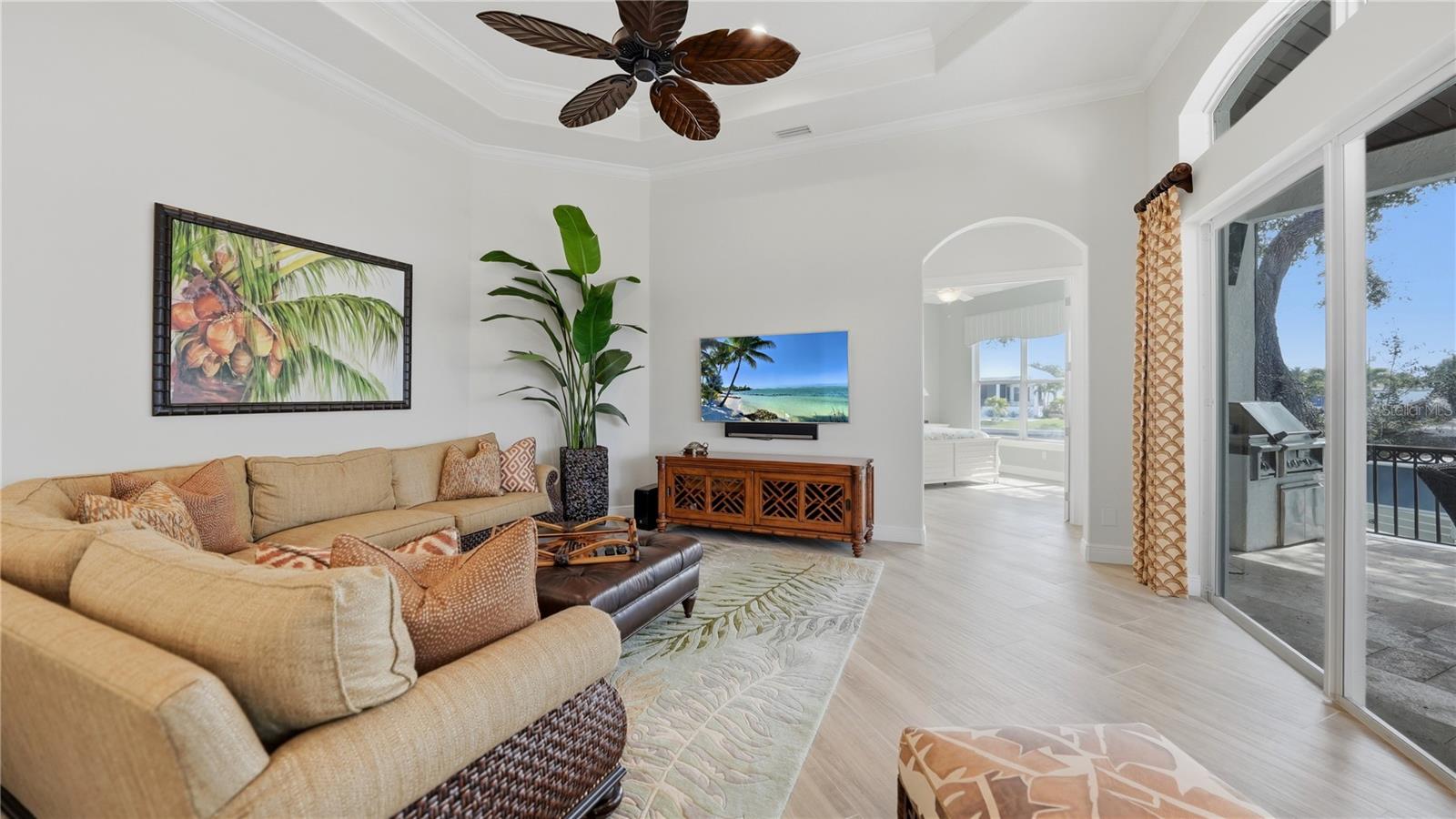 7637 COVE TER