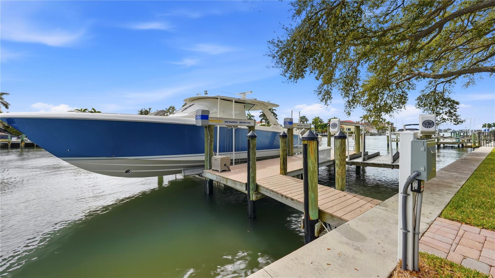 7637 COVE TER