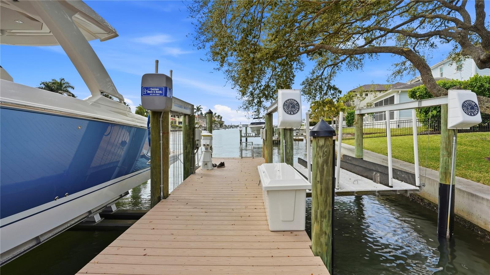 7637 COVE TER
