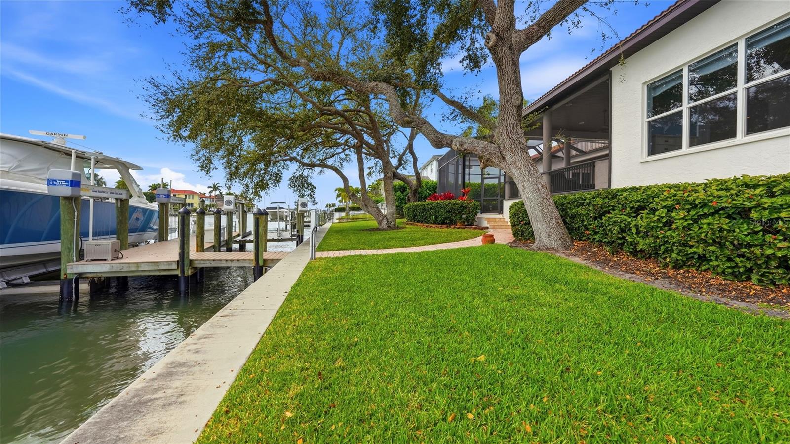 7637 COVE TER