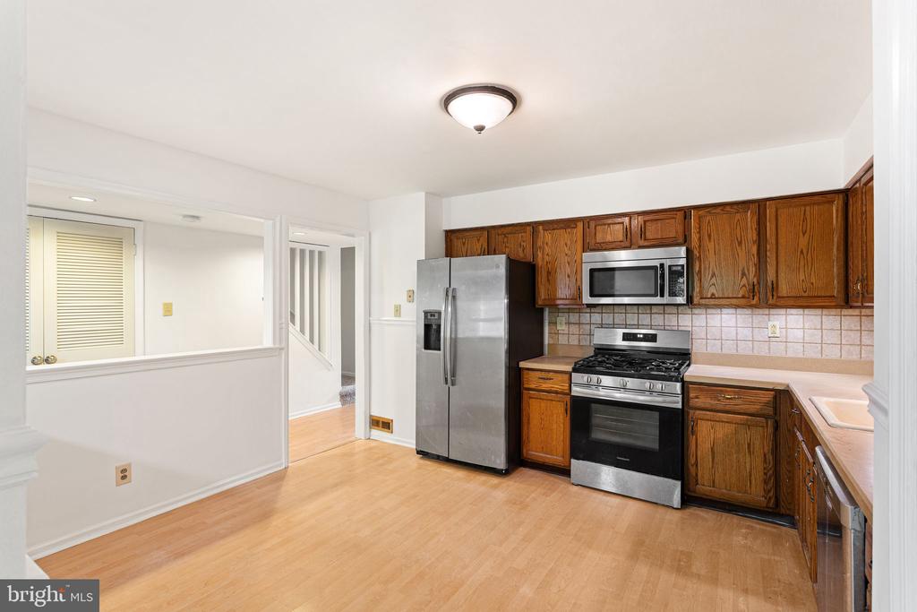 302 BERKSHIRE WAY