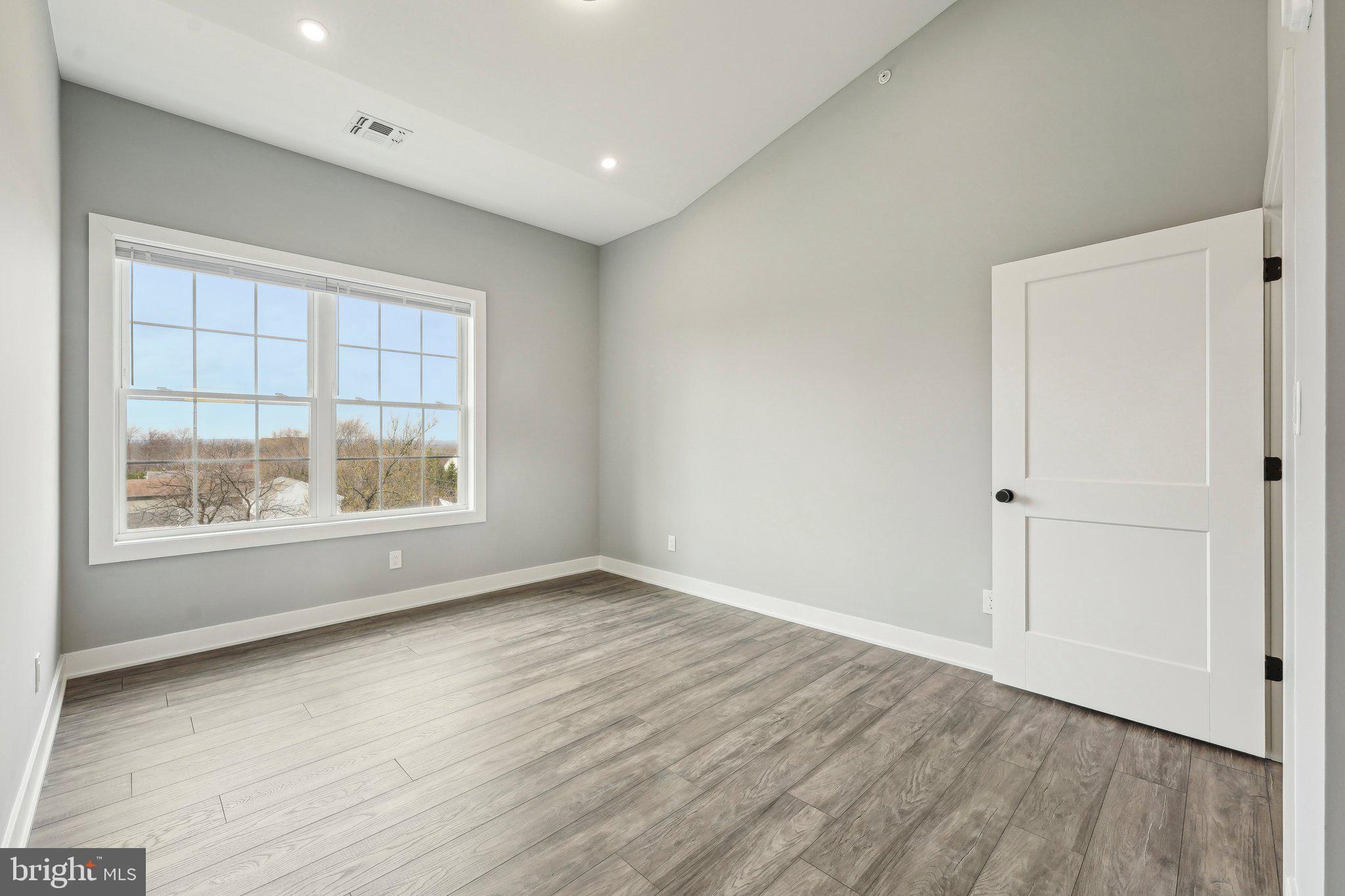 2421 BRISTOL RD #1BED1BATH