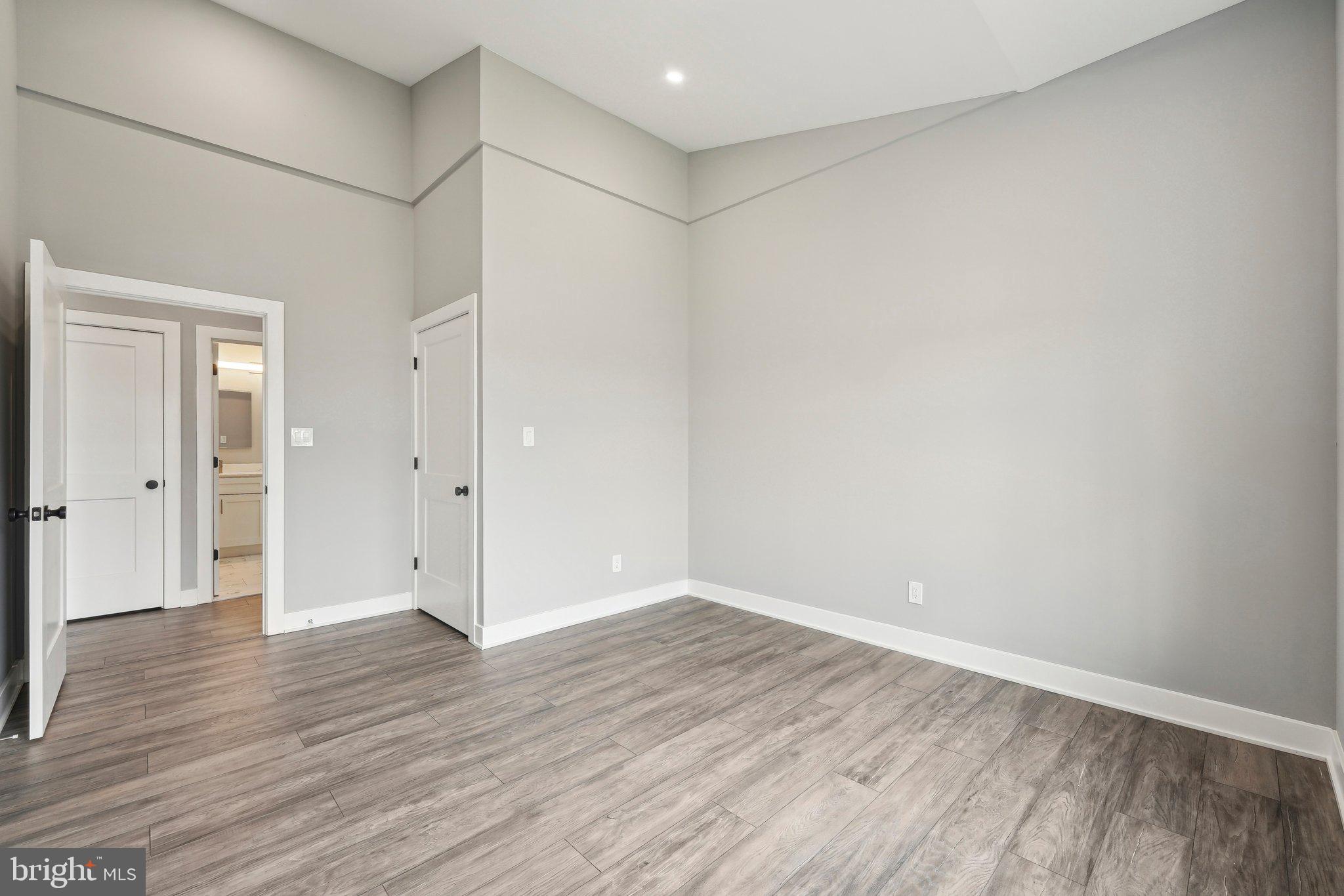 2421 BRISTOL RD #1BED1BATH