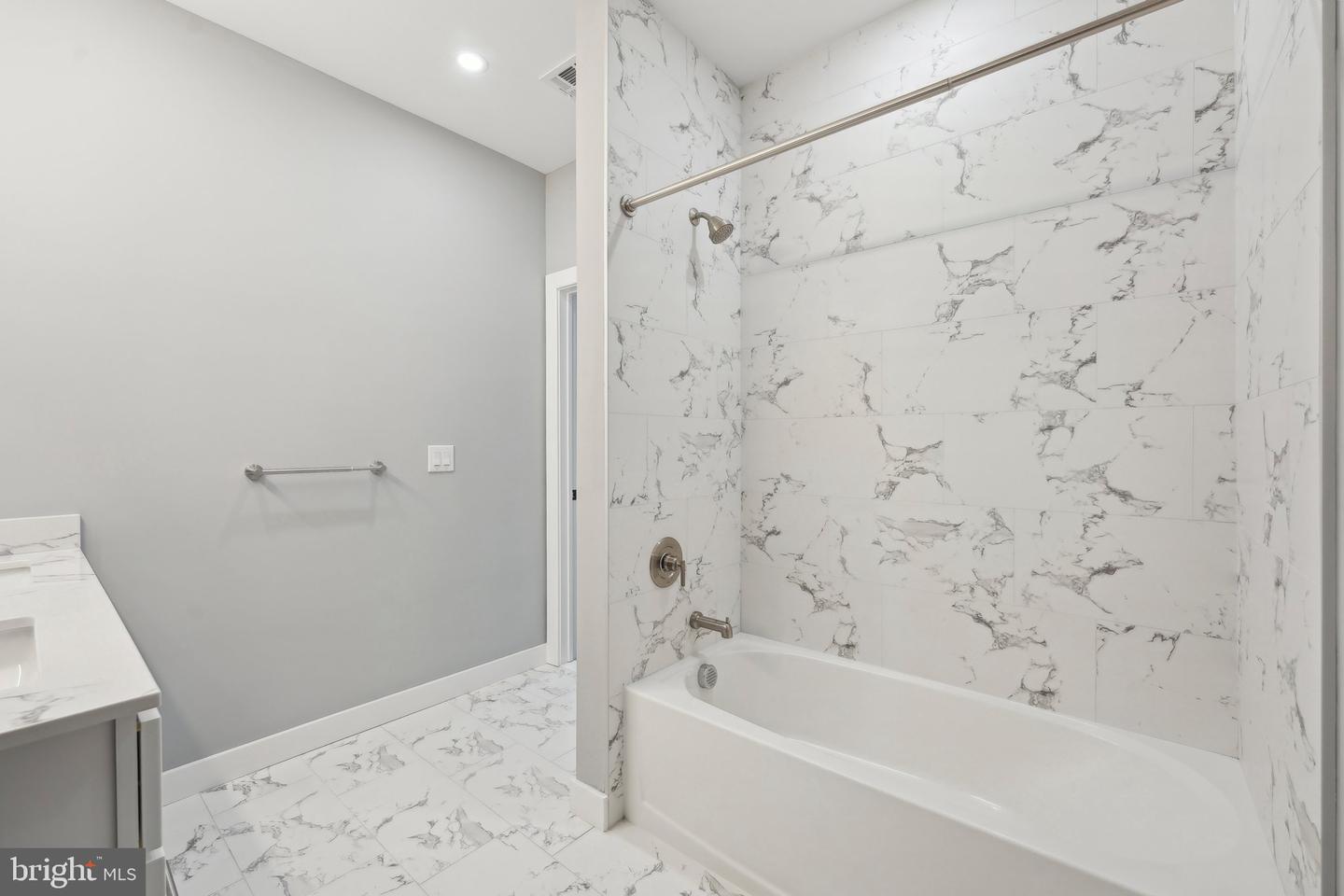 2421 BRISTOL RD #2BR-109