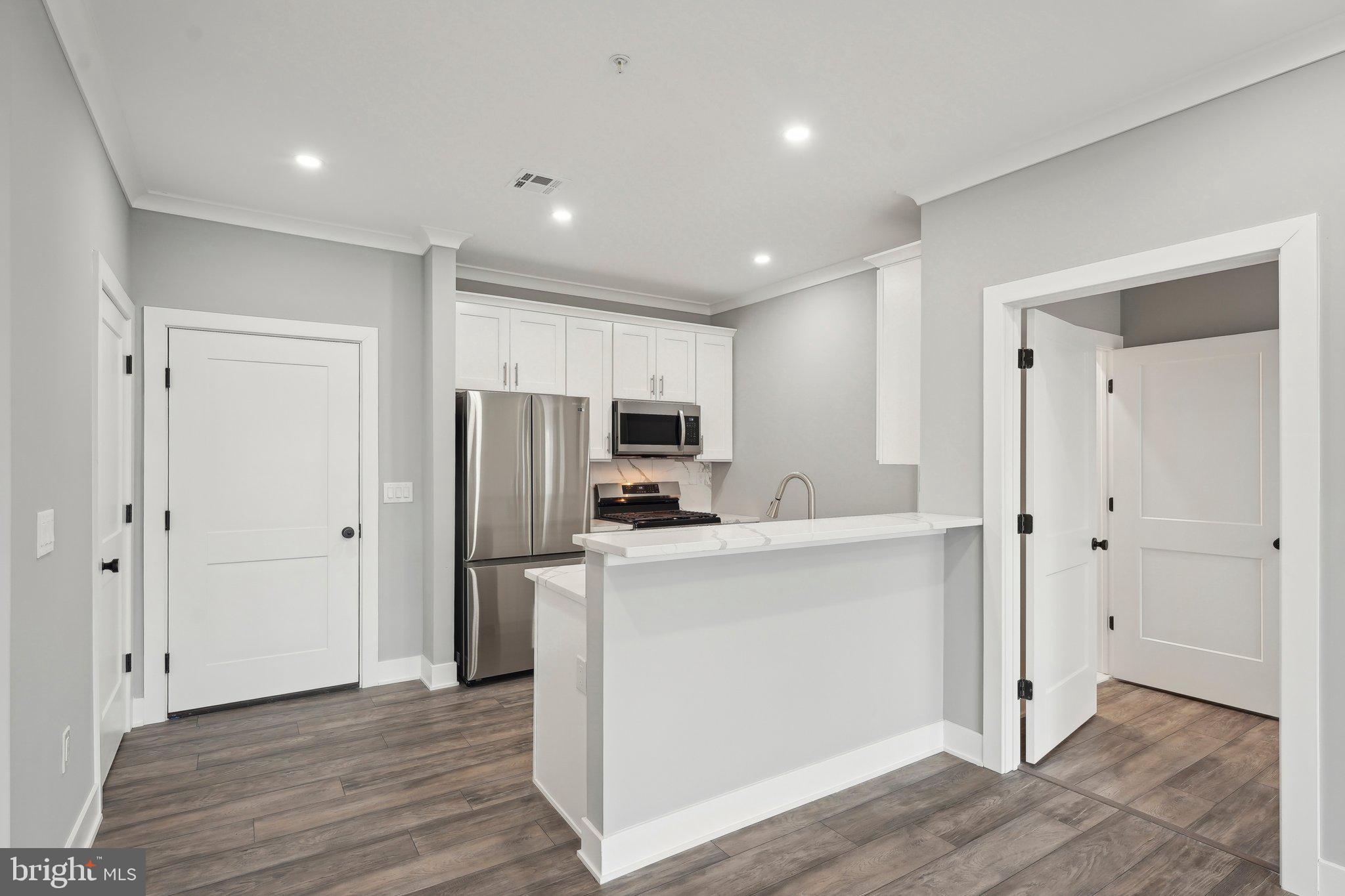 2421 BRISTOL RD #3BR-103