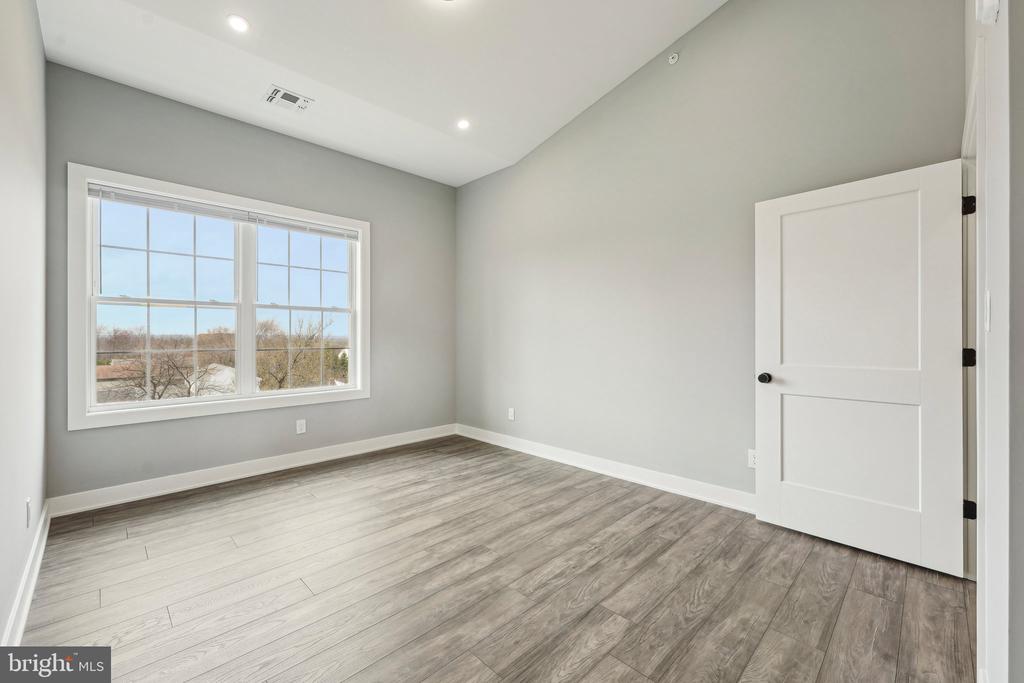 2421 BRISTOL ROAD 2B-100
