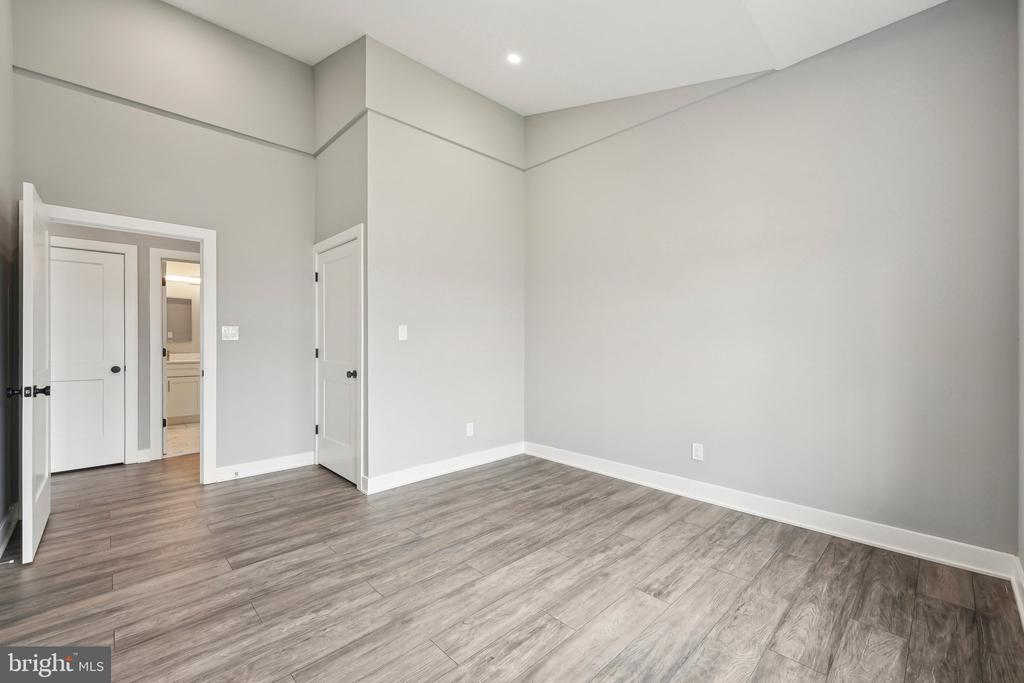 2421 BRISTOL ROAD 2B-100