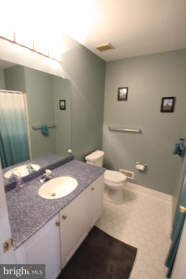 115 Lydia Ln