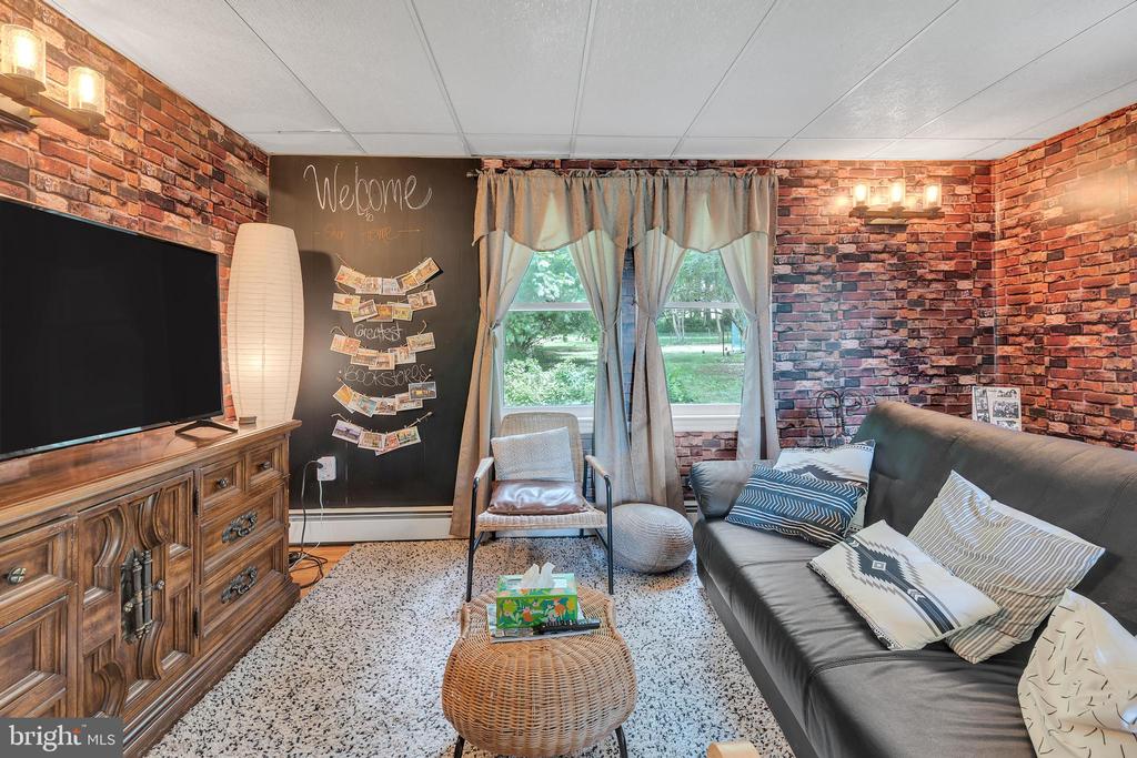 333 Warwick Rd