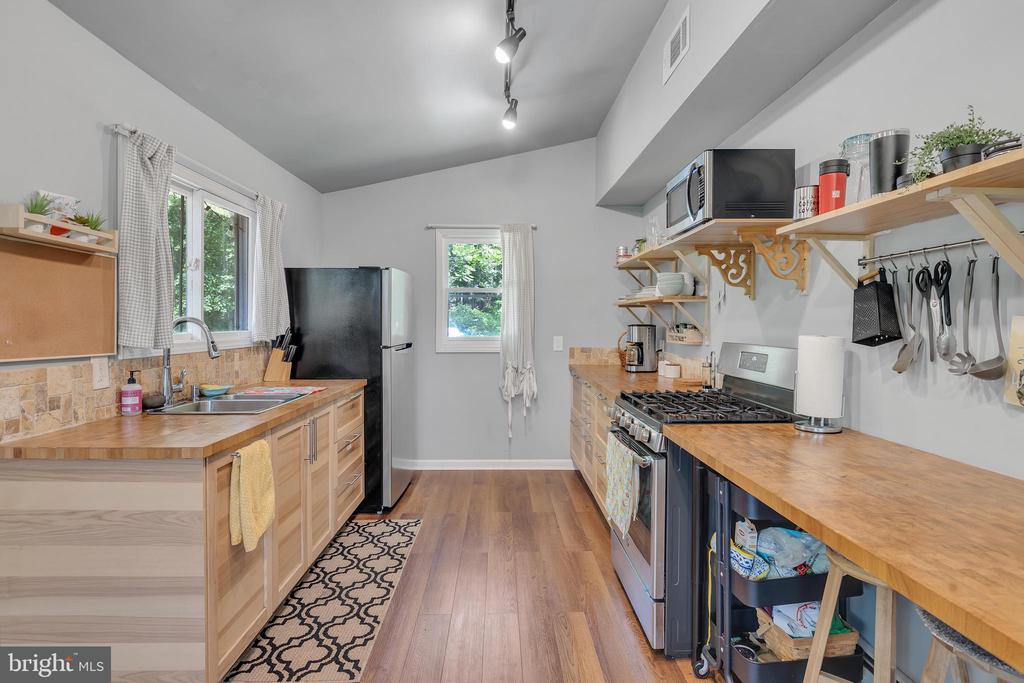 333 Warwick Rd