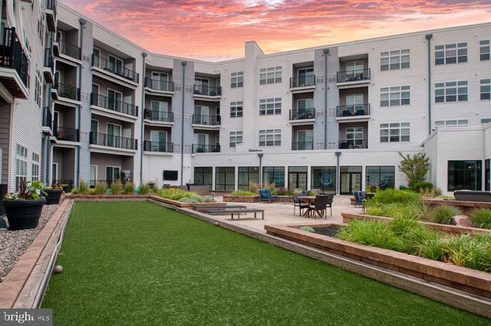 131 BRIDGE ST #1B-1-1327