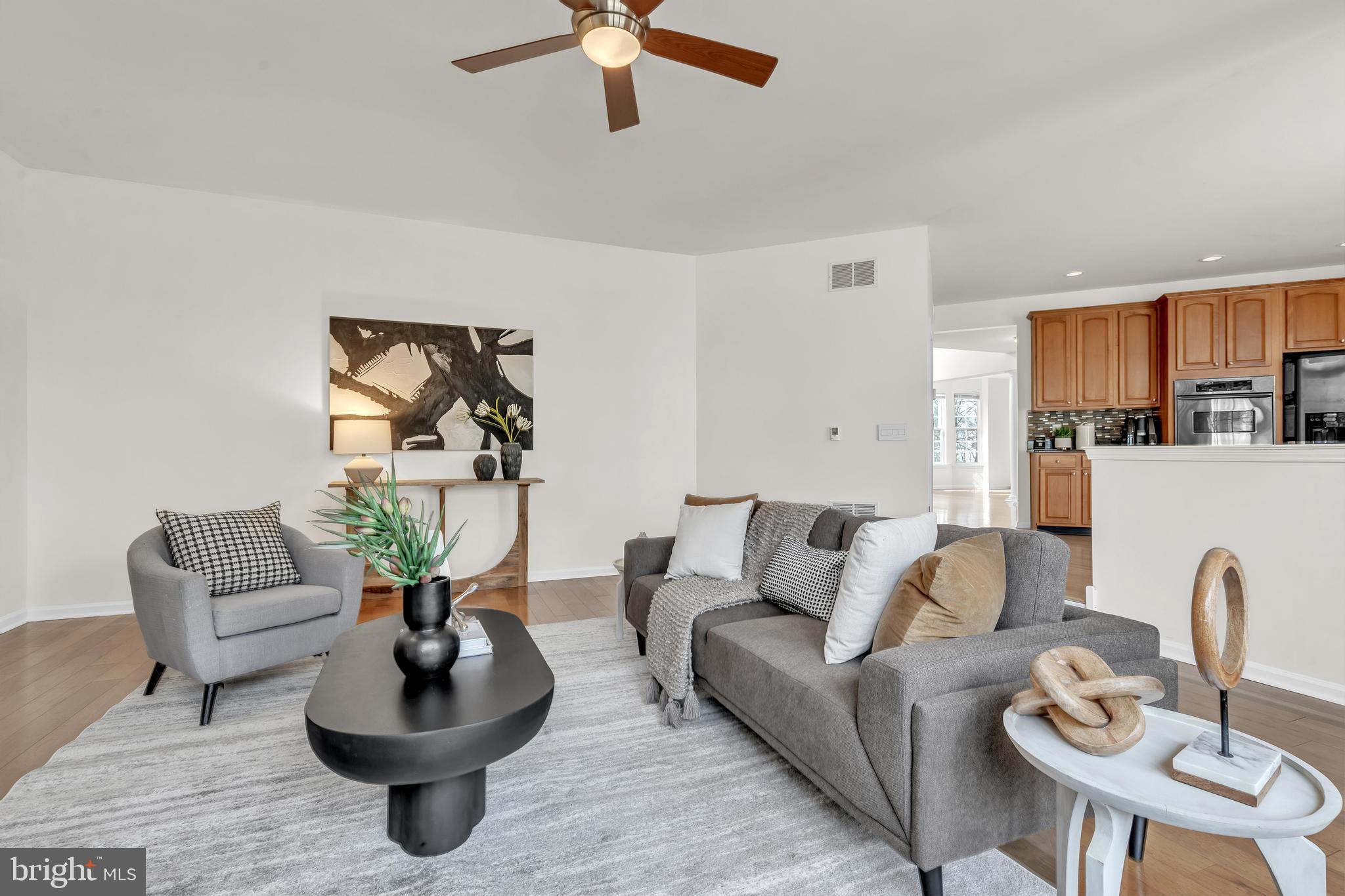 626 Sunderland Ave W